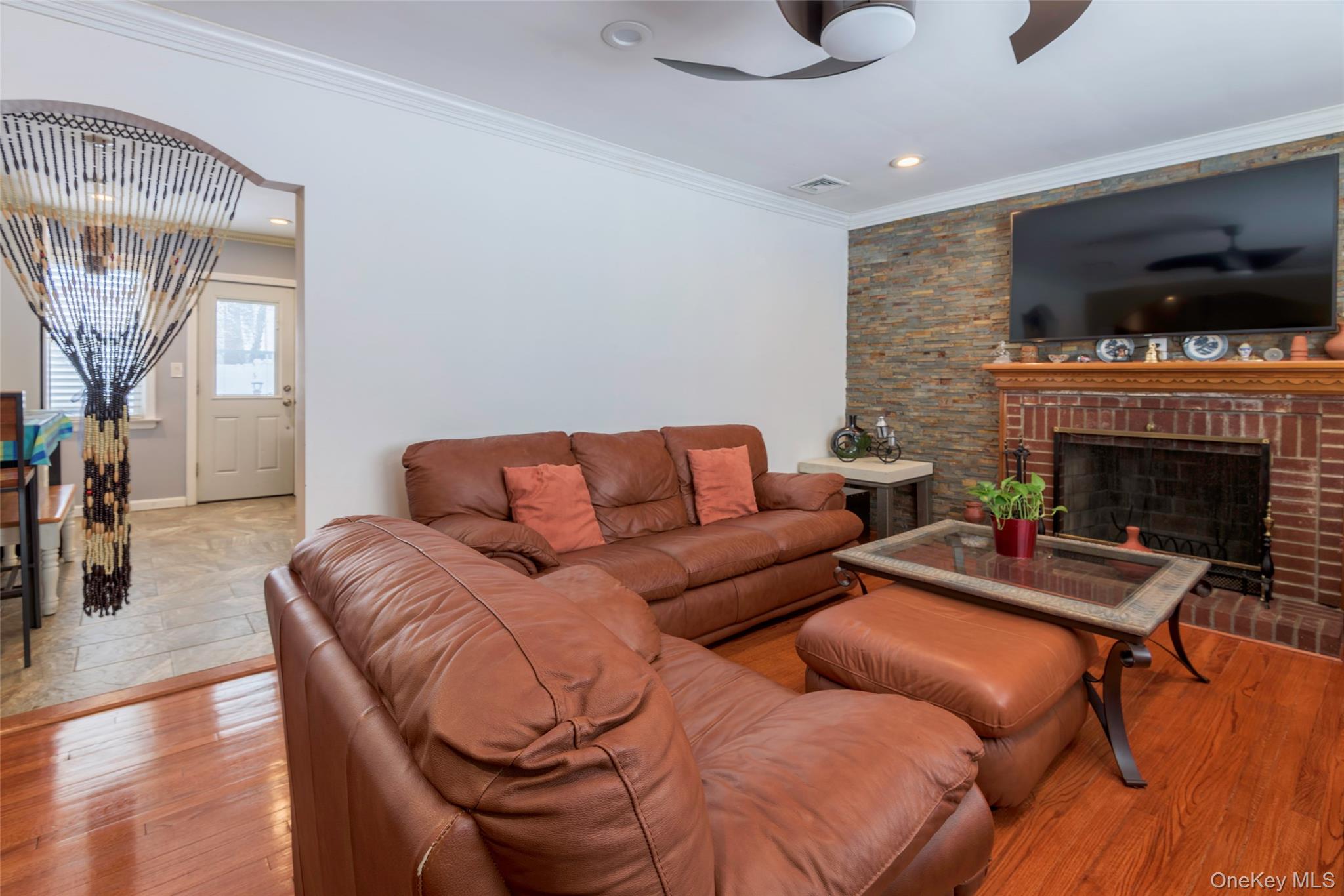 34 Pine Street, Hicksville, NY 11801