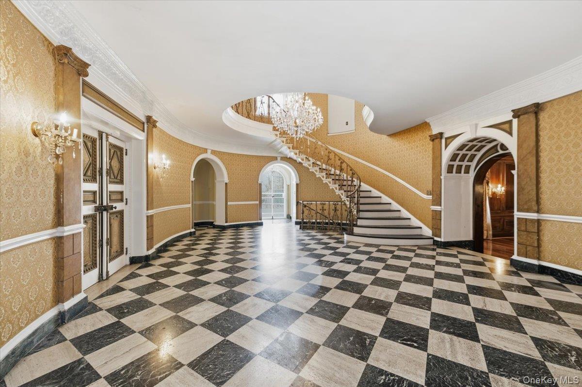 8 Eastway, Bronxville, NY 10708