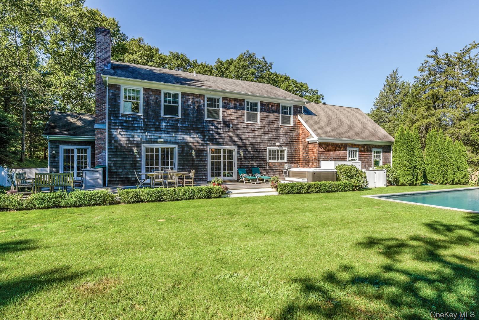 16 E Gate Road, Wainscott, NY 11975