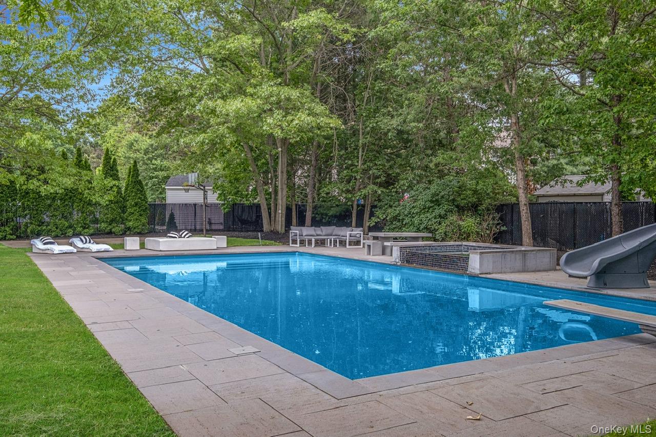 9 Homecoming Place, East Setauket, NY 11733