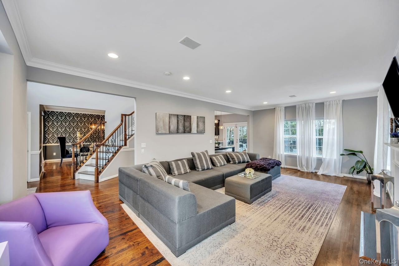 9 Homecoming Place, East Setauket, NY 11733