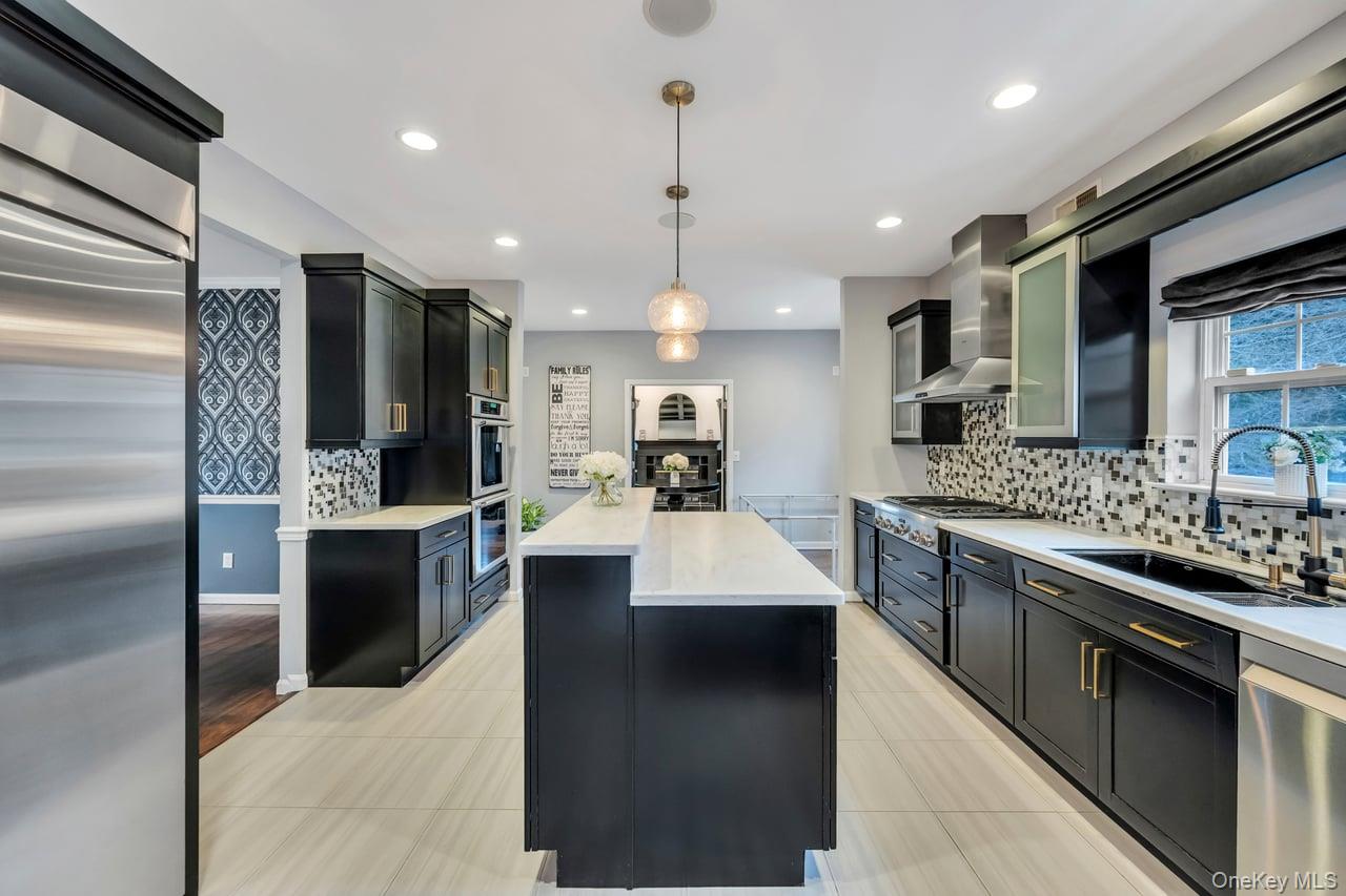 9 Homecoming Place, East Setauket, NY 11733