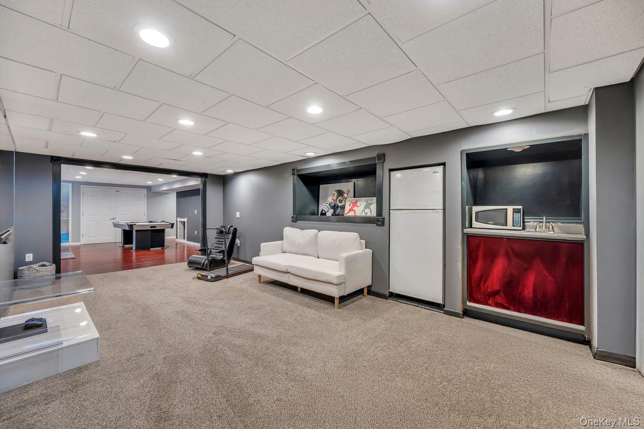 9 Homecoming Place, East Setauket, NY 11733