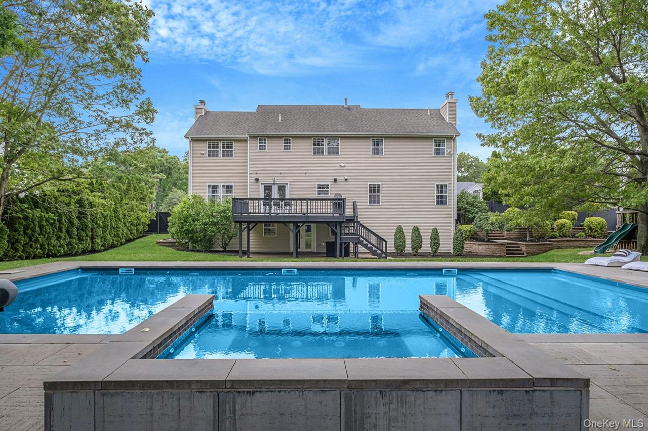 9 Homecoming Place, East Setauket, NY 11733