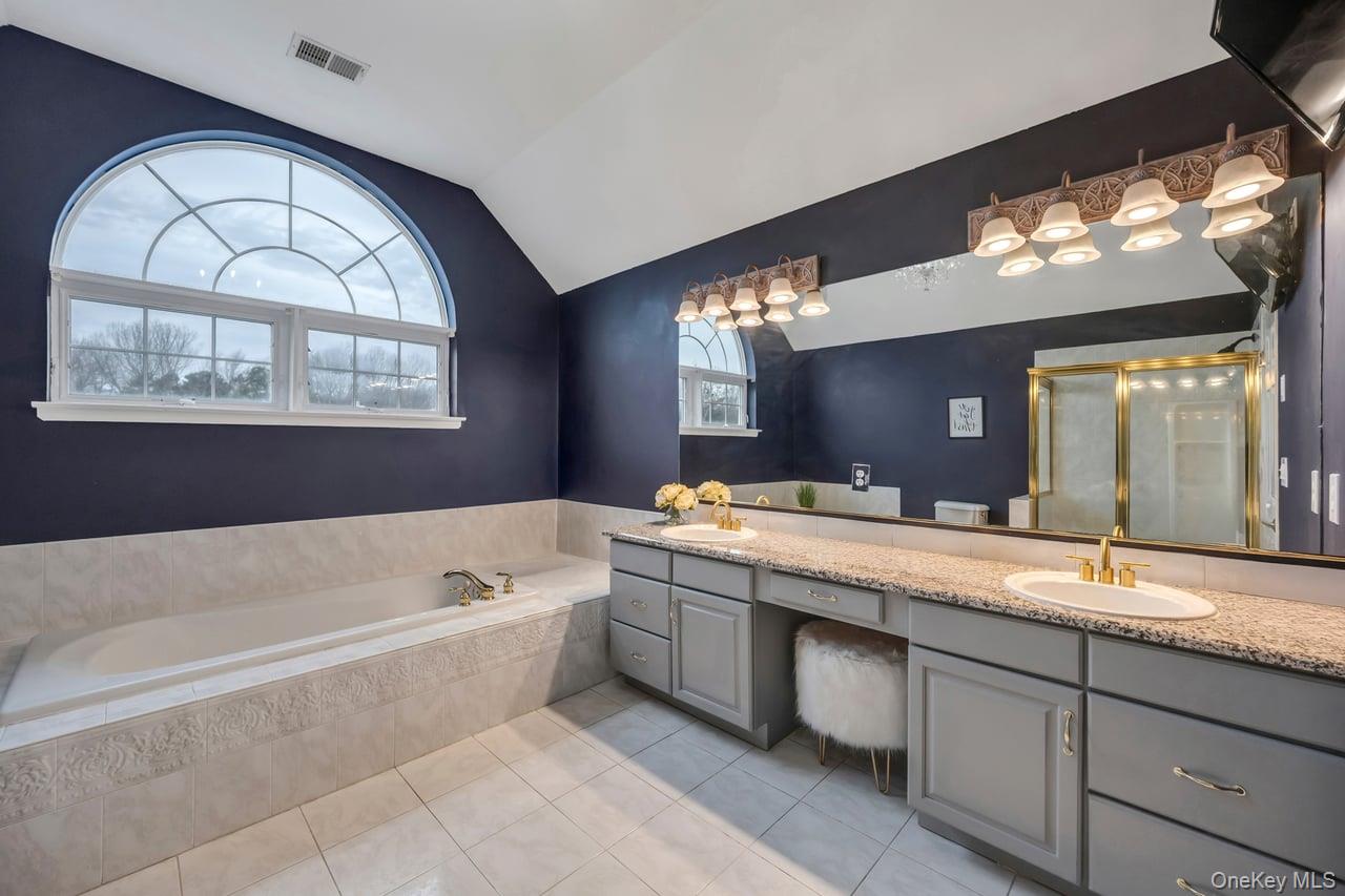 9 Homecoming Place, East Setauket, NY 11733