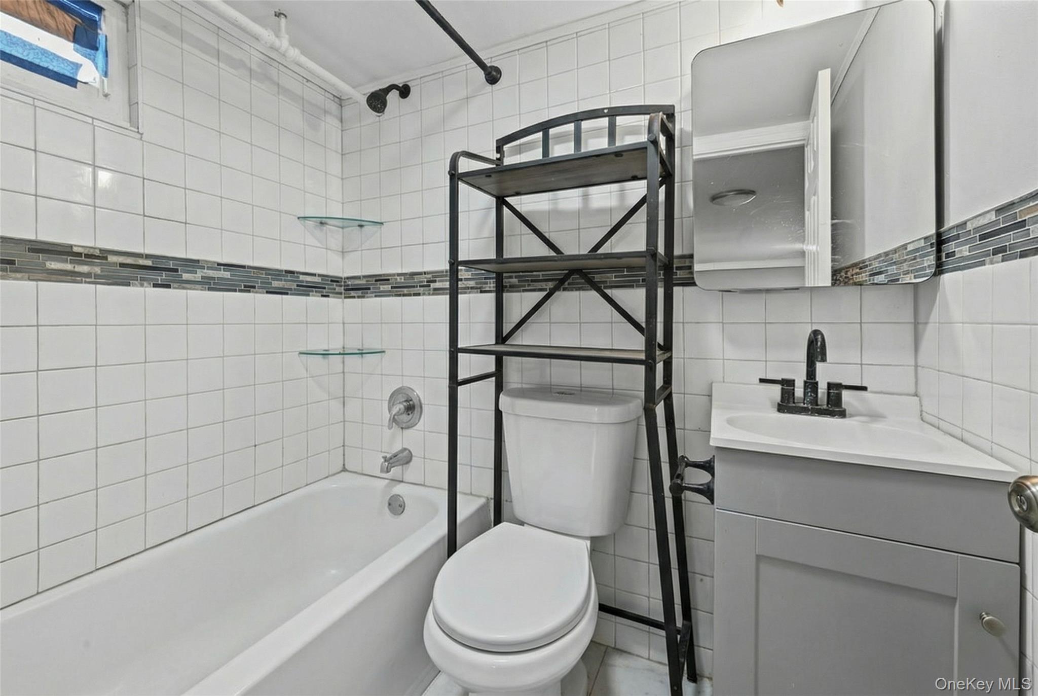 1733 5th Avenue, Bay Shore, NY 11706