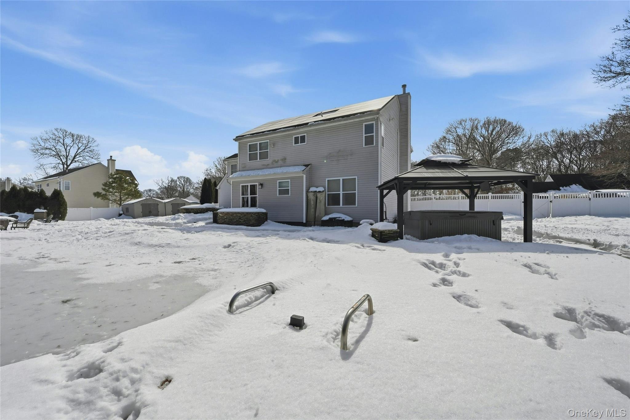 7 Harwood Way, Coram, NY 11727