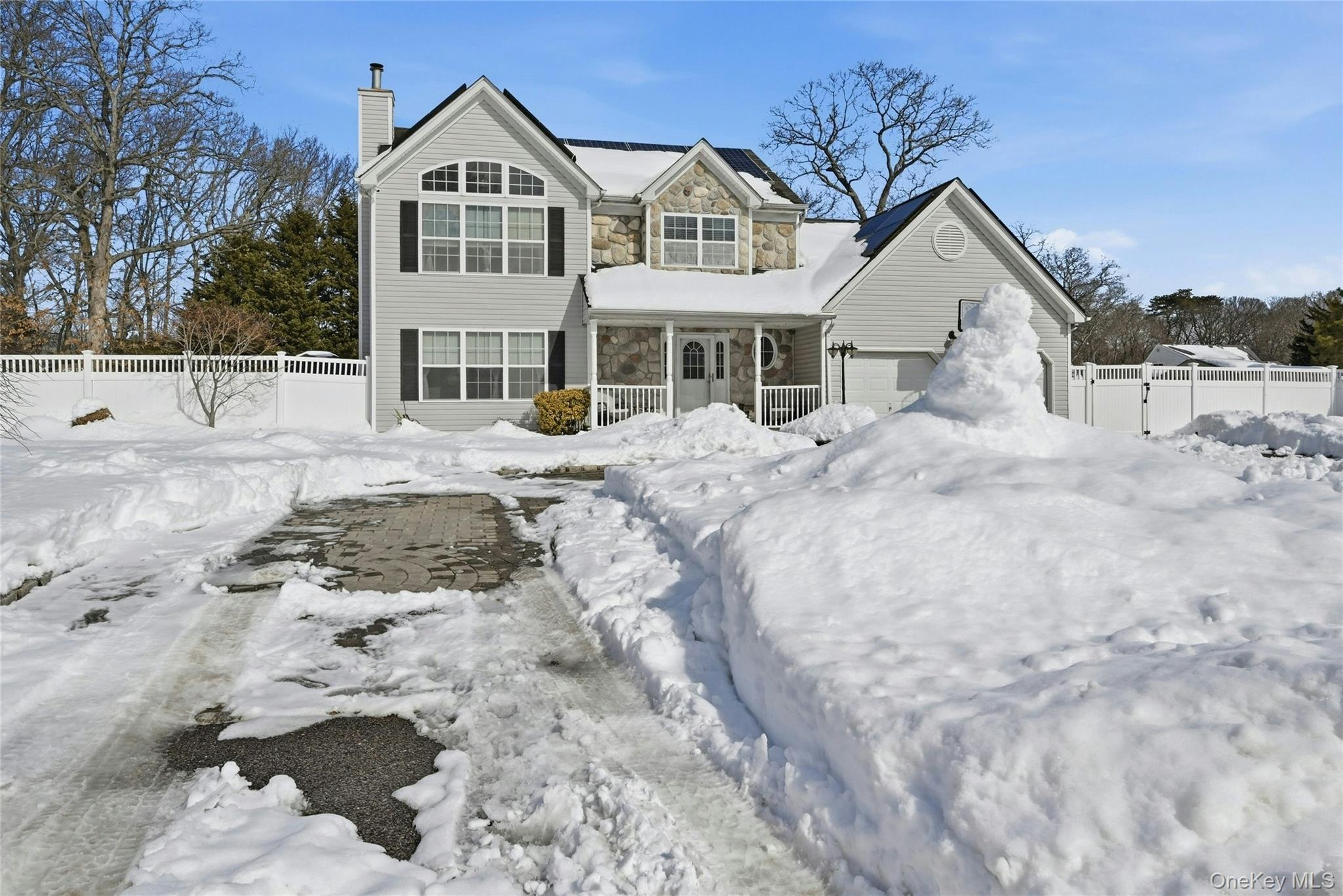 7 Harwood Way, Coram, NY 11727