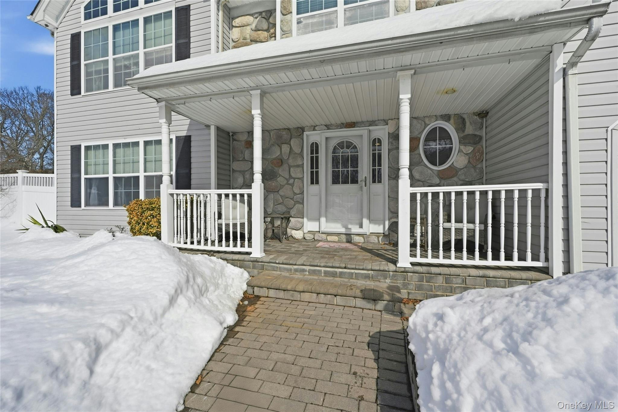 7 Harwood Way, Coram, NY 11727