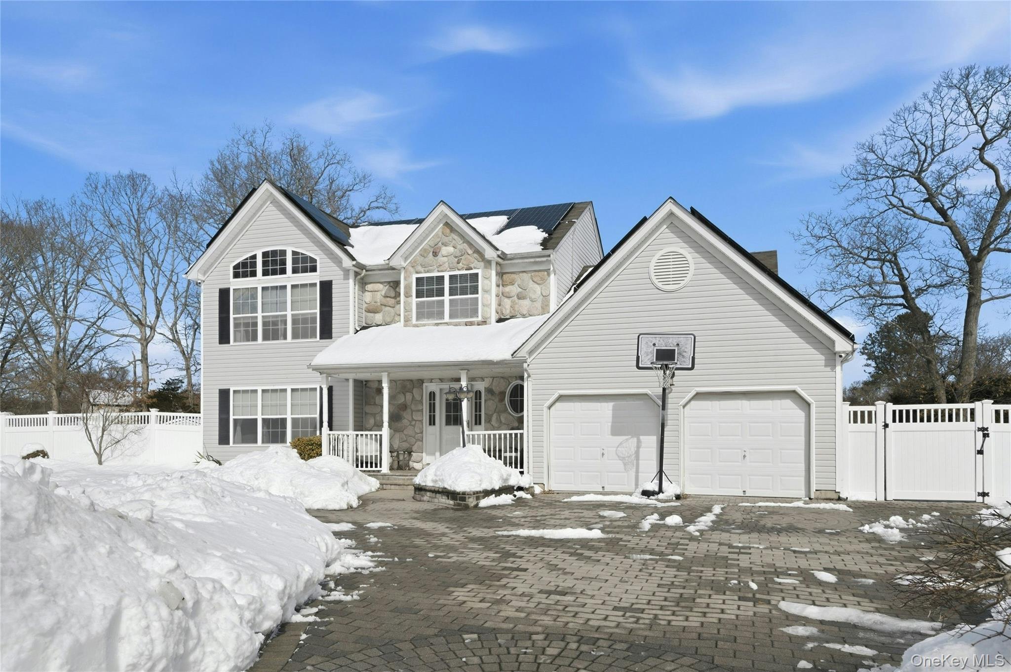 7 Harwood Way, Coram, NY 11727