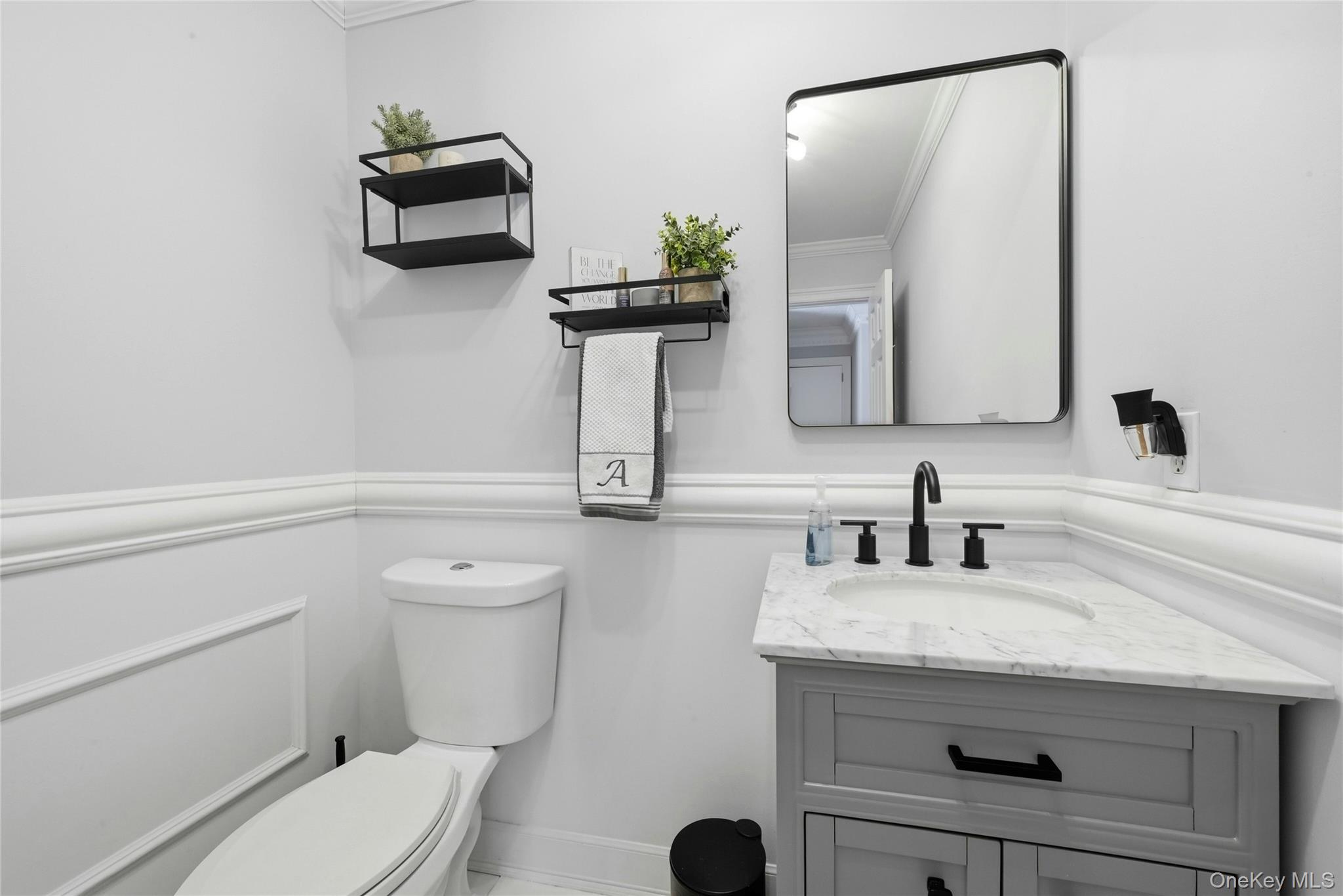 7 Harwood Way, Coram, NY 11727