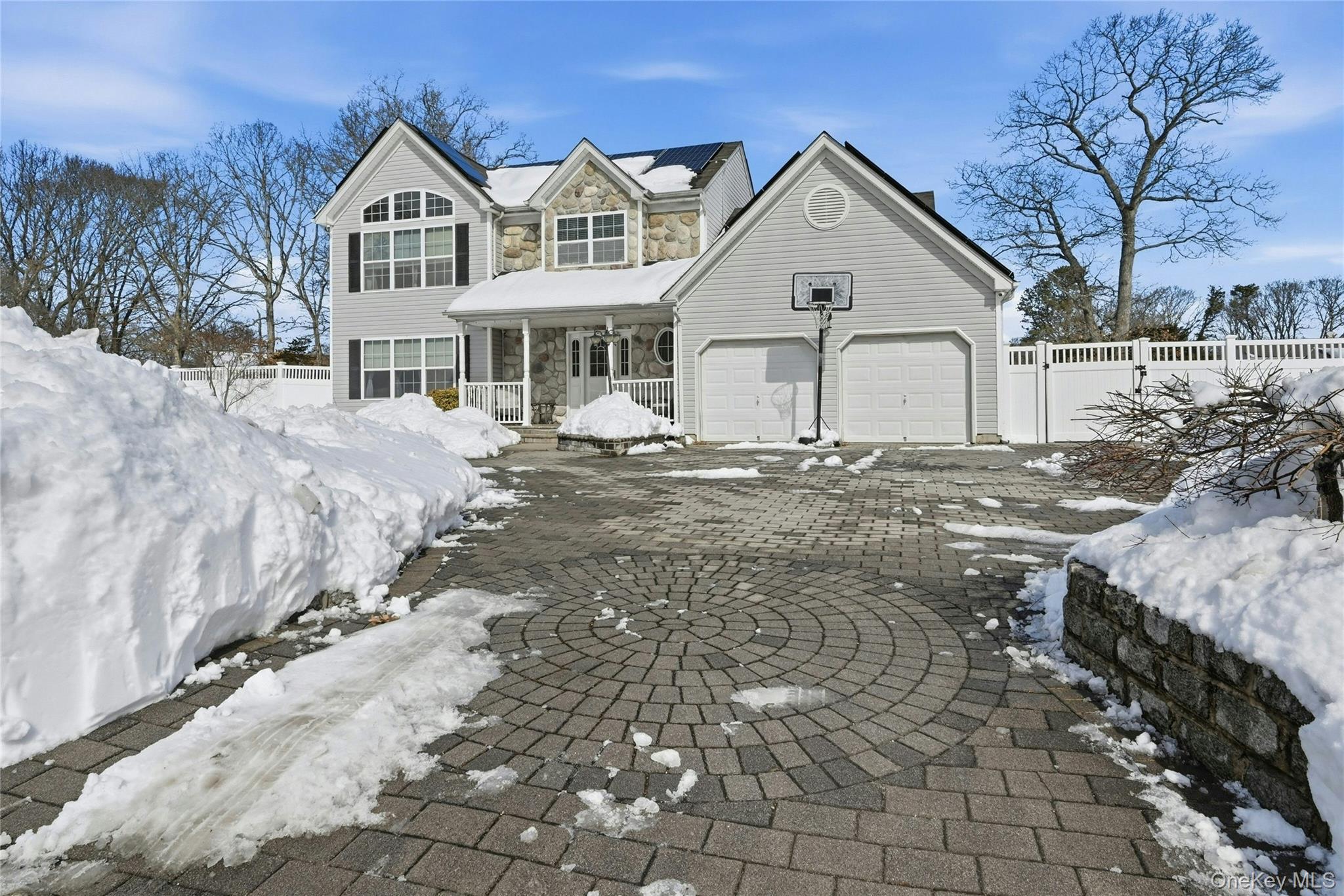 7 Harwood Way, Coram, NY 11727