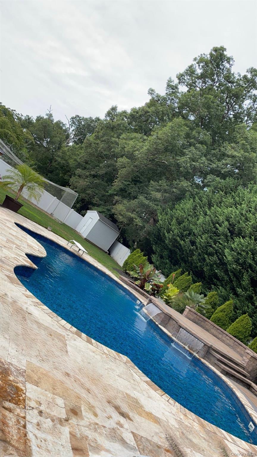 7 Harwood Way, Coram, NY 11727