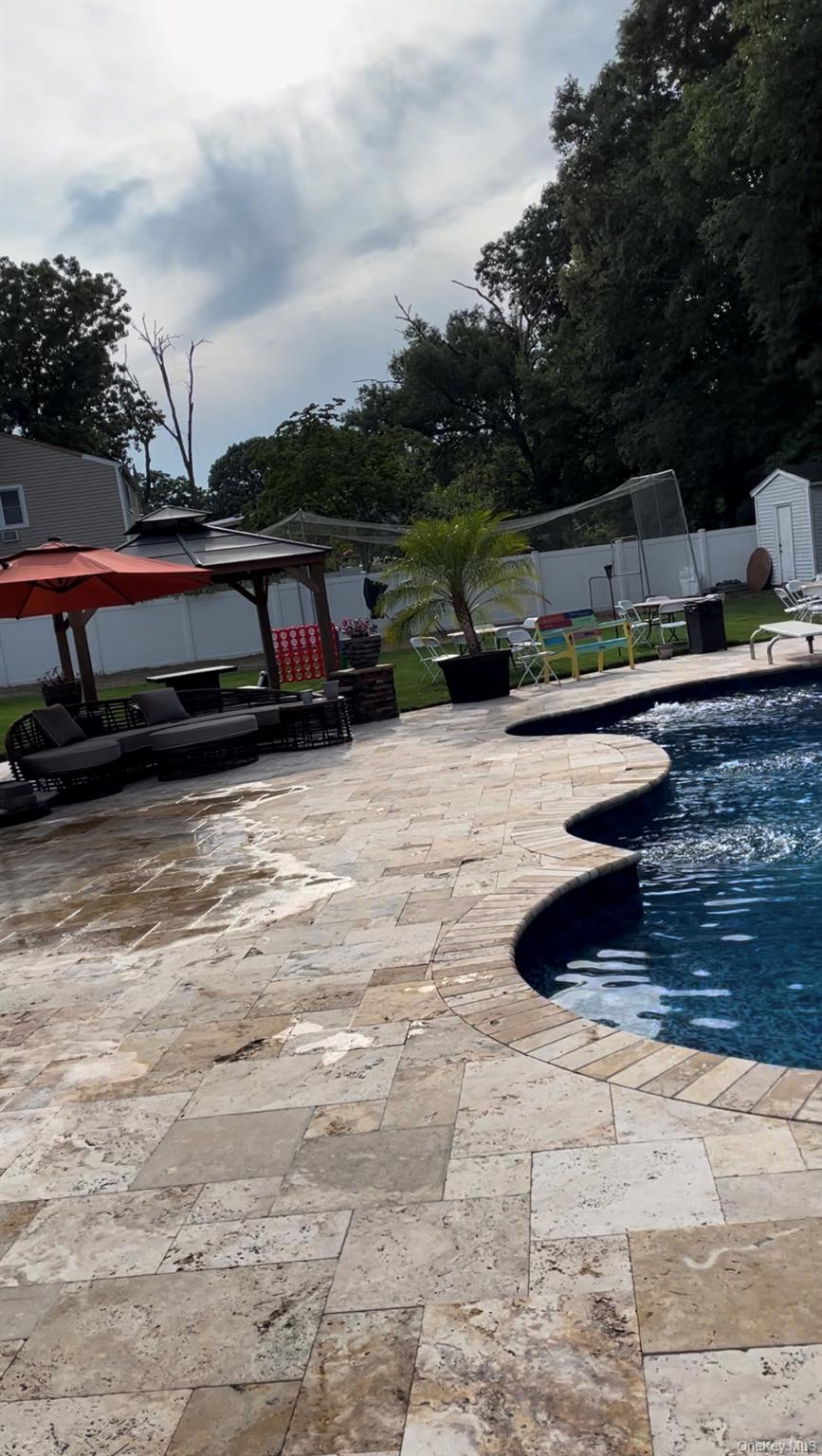 7 Harwood Way, Coram, NY 11727