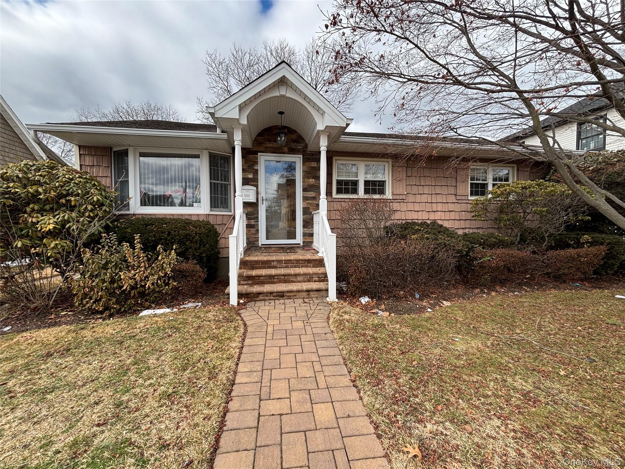 660 Hewlett Street, Franklin Square, NY 11010