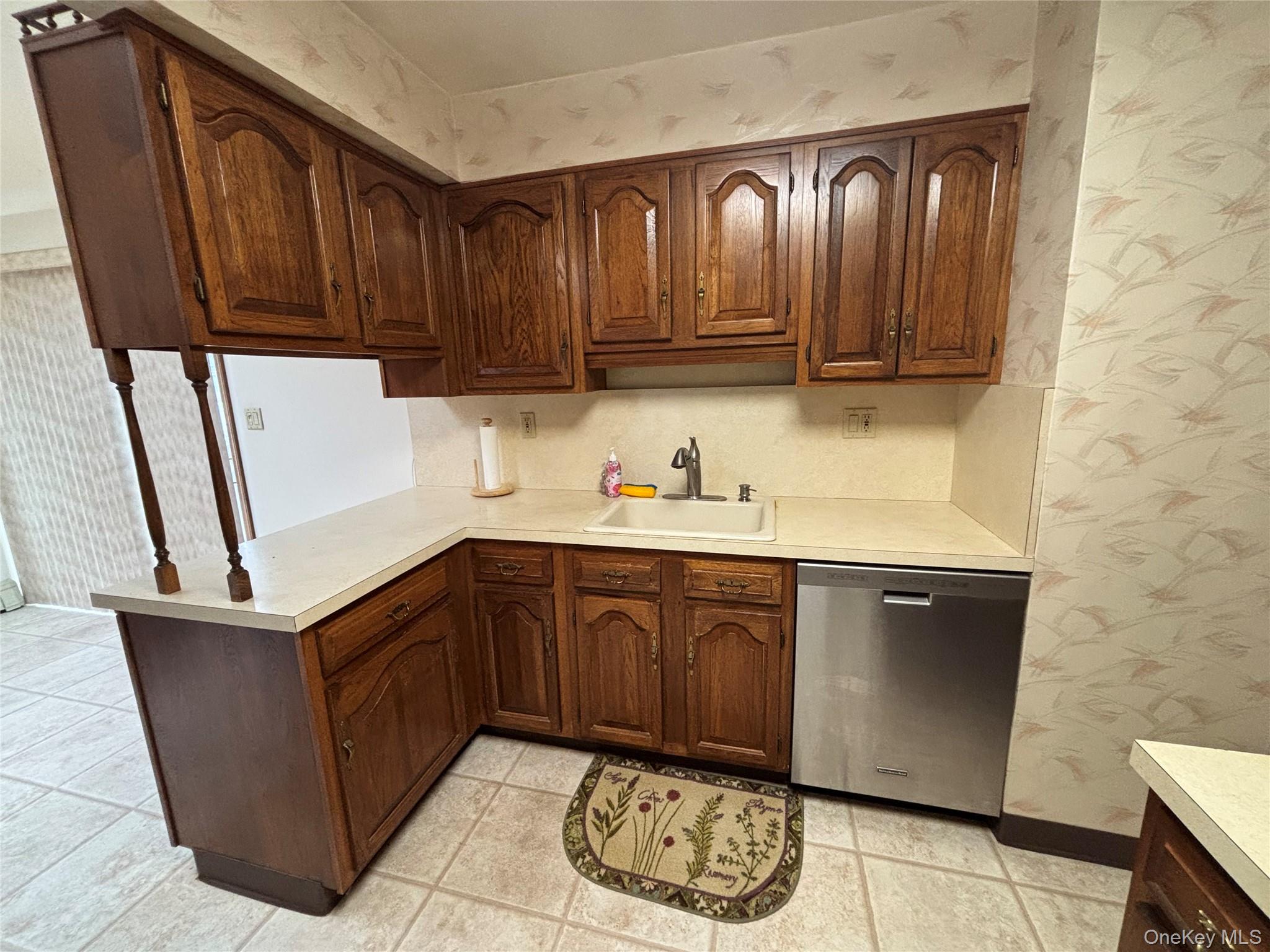 660 Hewlett Street, Franklin Square, NY 11010