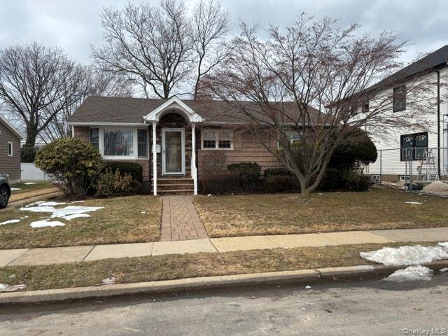 660 Hewlett Street, Franklin Square, NY 11010