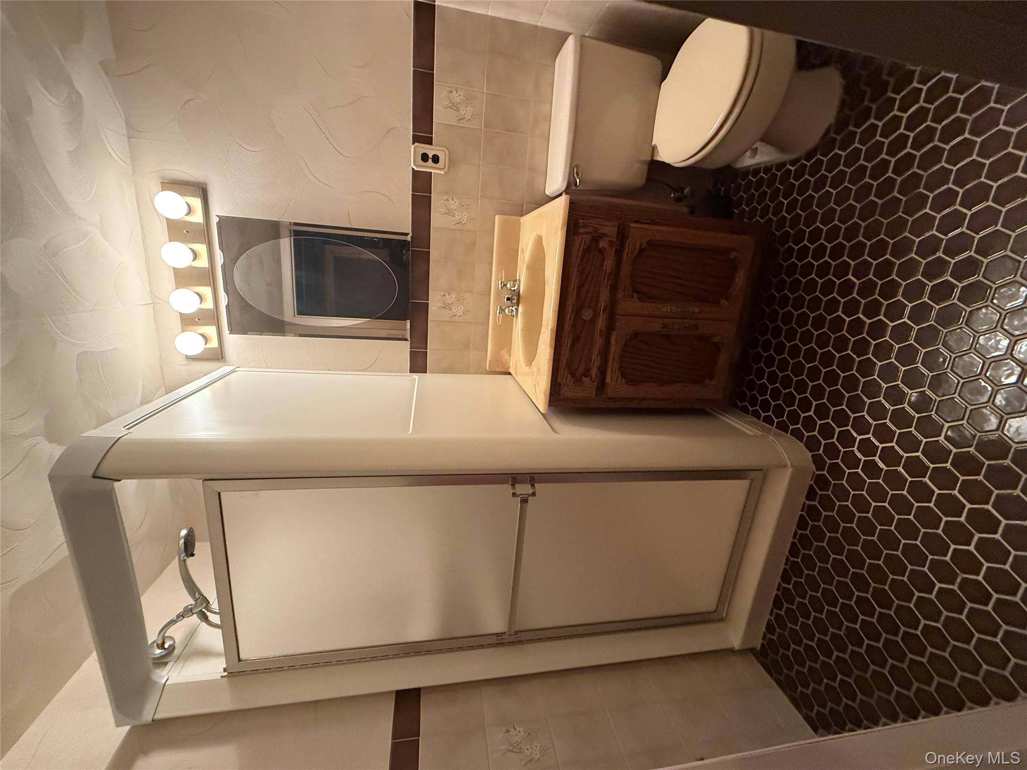 660 Hewlett Street, Franklin Square, NY 11010