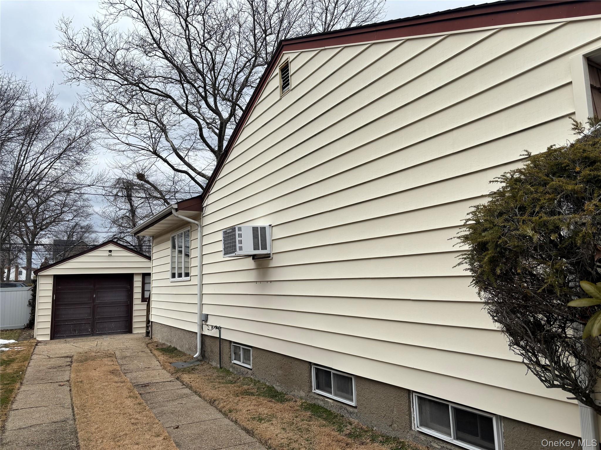 660 Hewlett Street, Franklin Square, NY 11010