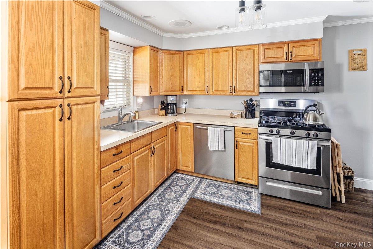 170 Birch Hill Road, Locust Valley, NY 11560