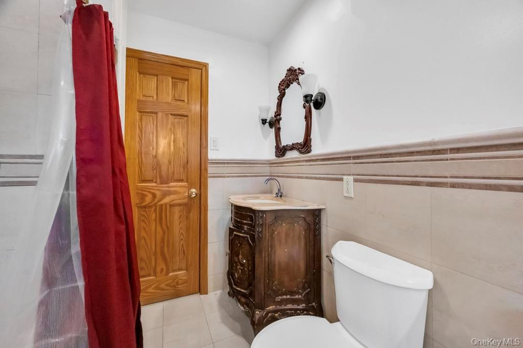 3263 Milburn Avenue, Baldwin Harbor, NY 11510