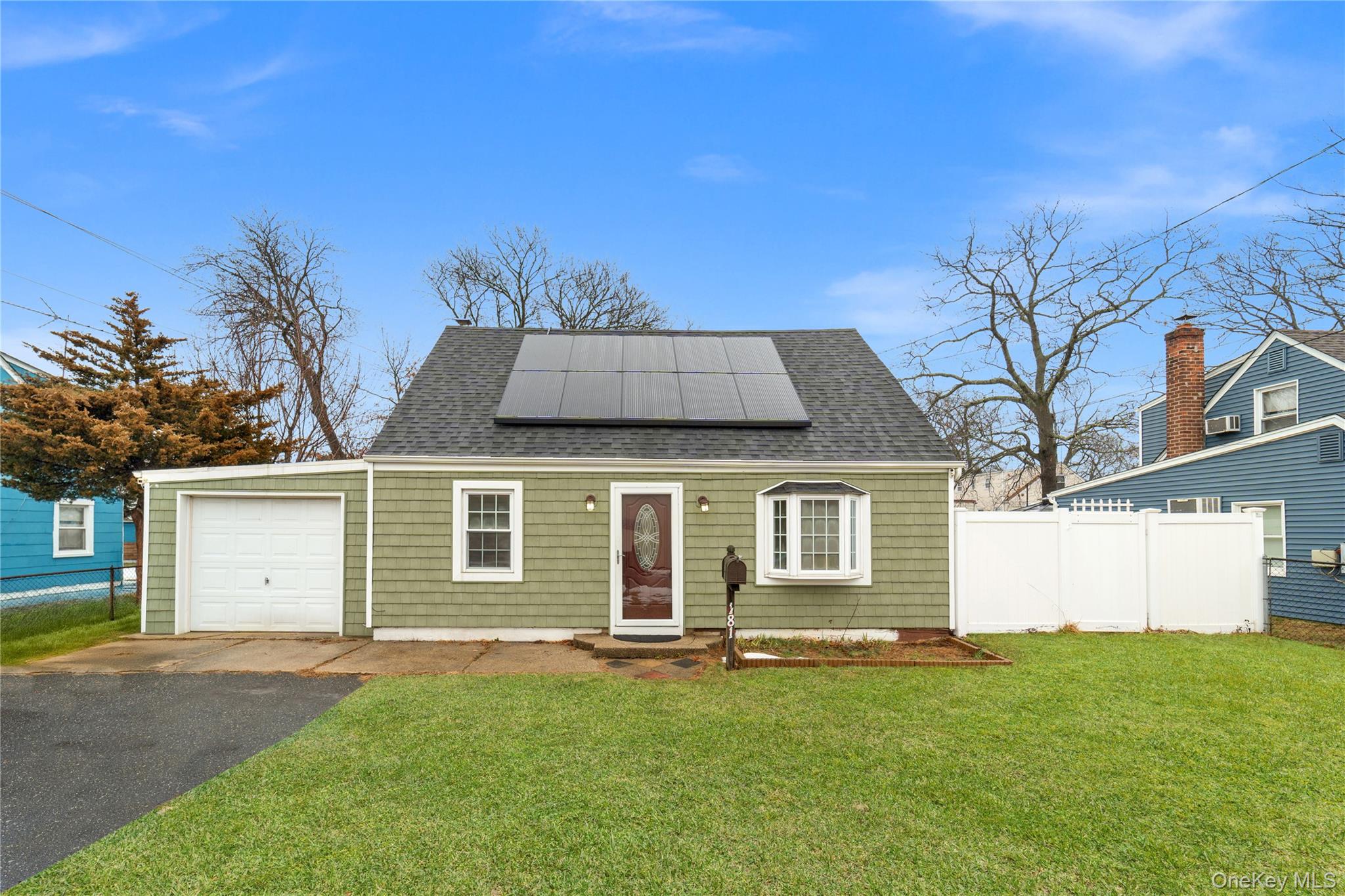 181 S Alleghany Avenue, Lindenhurst, NY 11757