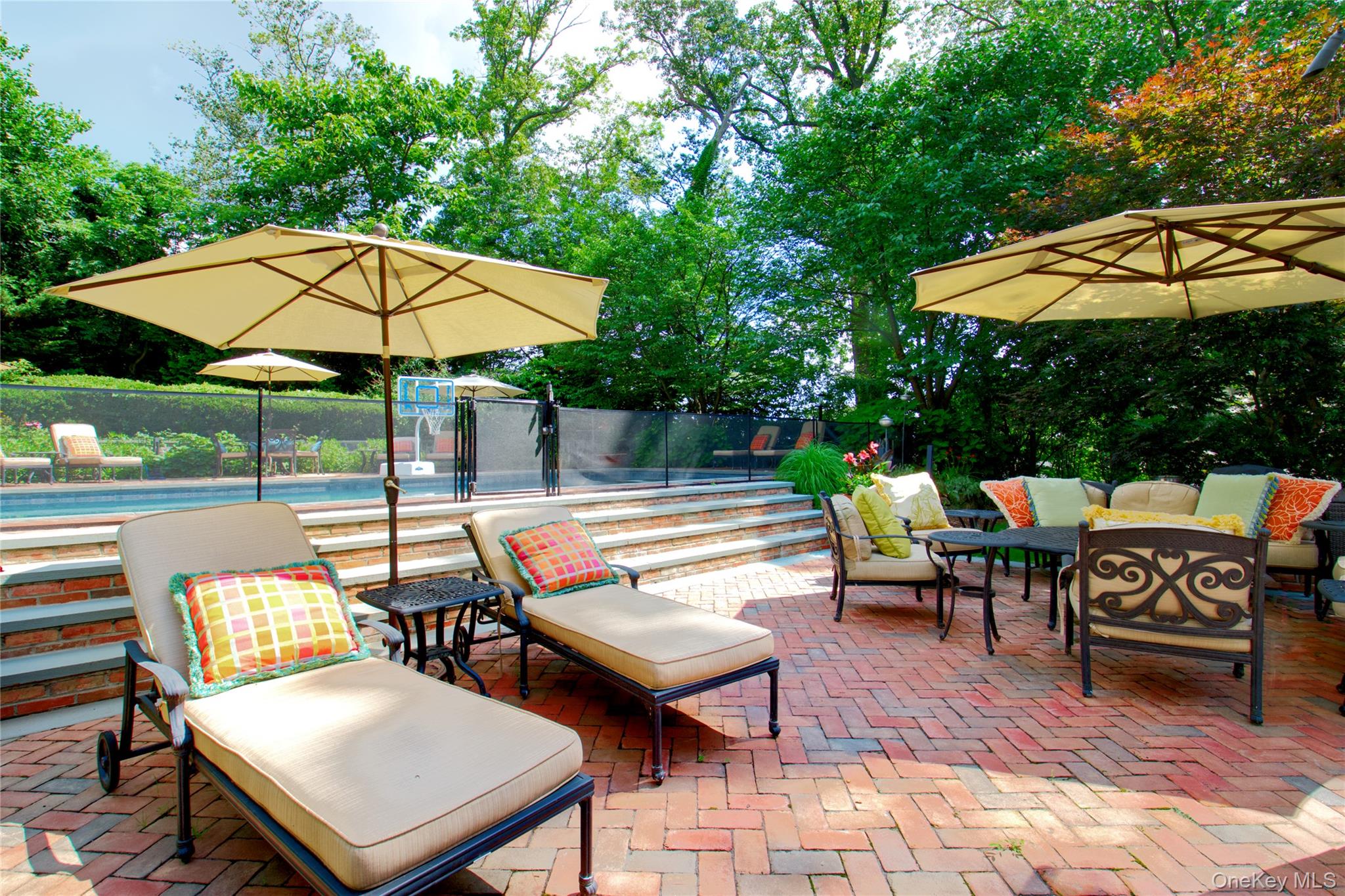 110 Birch Drive, East Hills, NY 11576