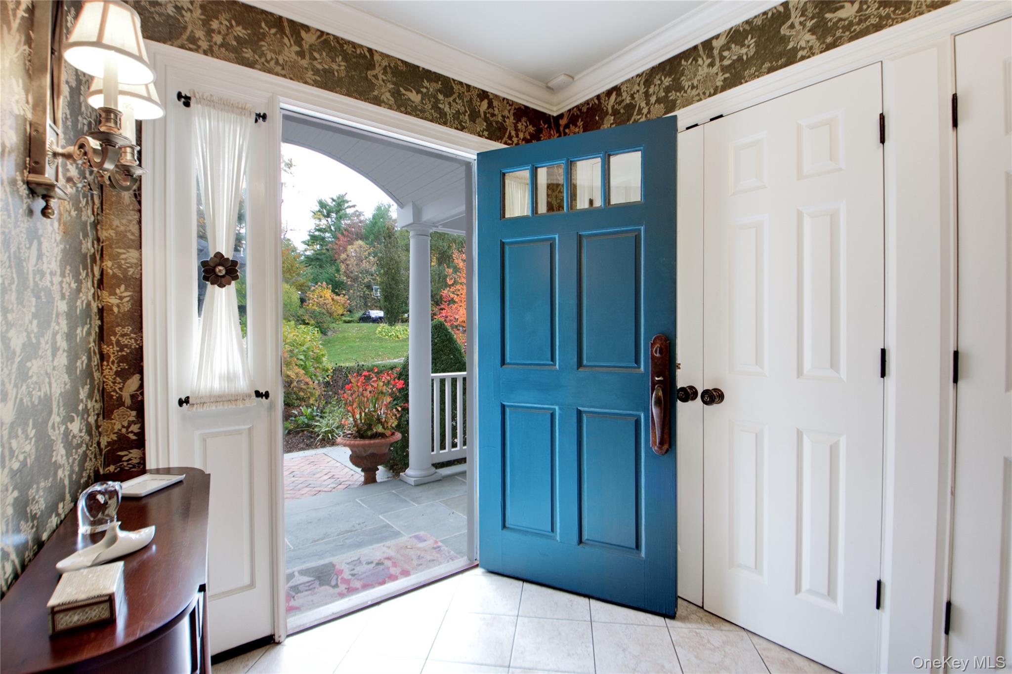 110 Birch Drive, East Hills, NY 11576