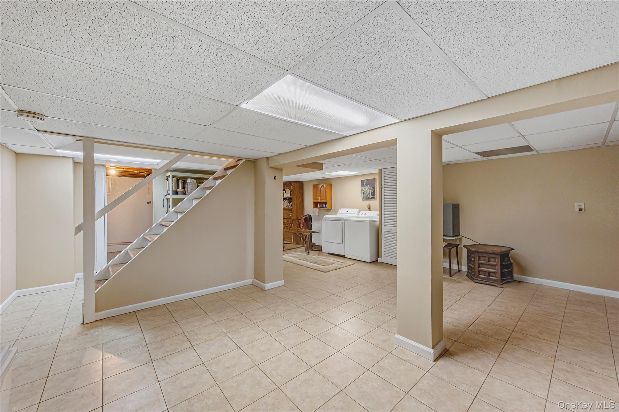 35 High Hills Lane, Huntington Station, NY 11746