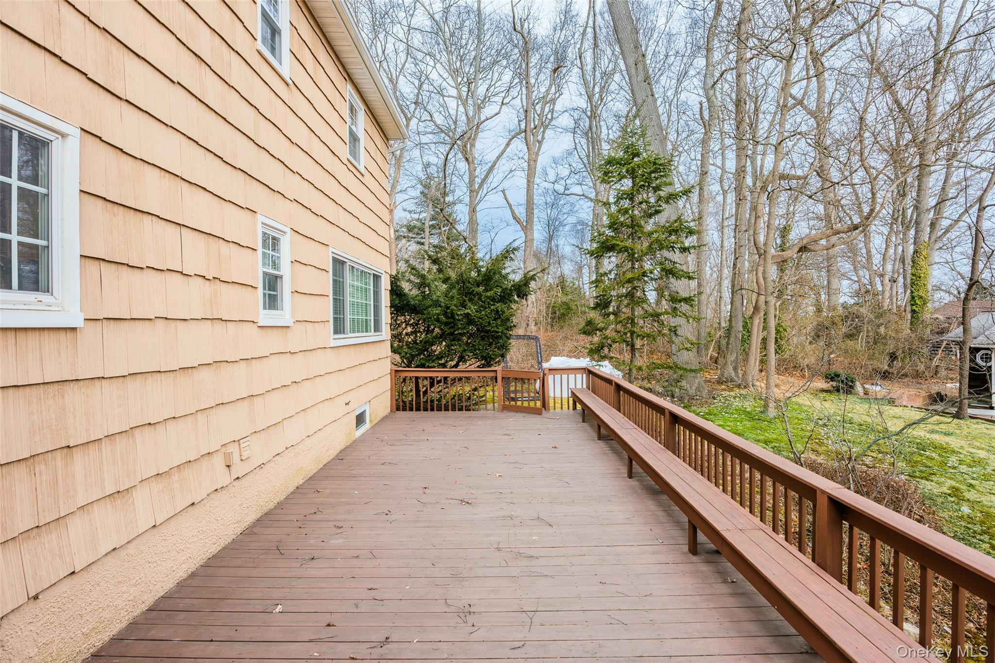 35 High Hills Lane, Huntington Station, NY 11746