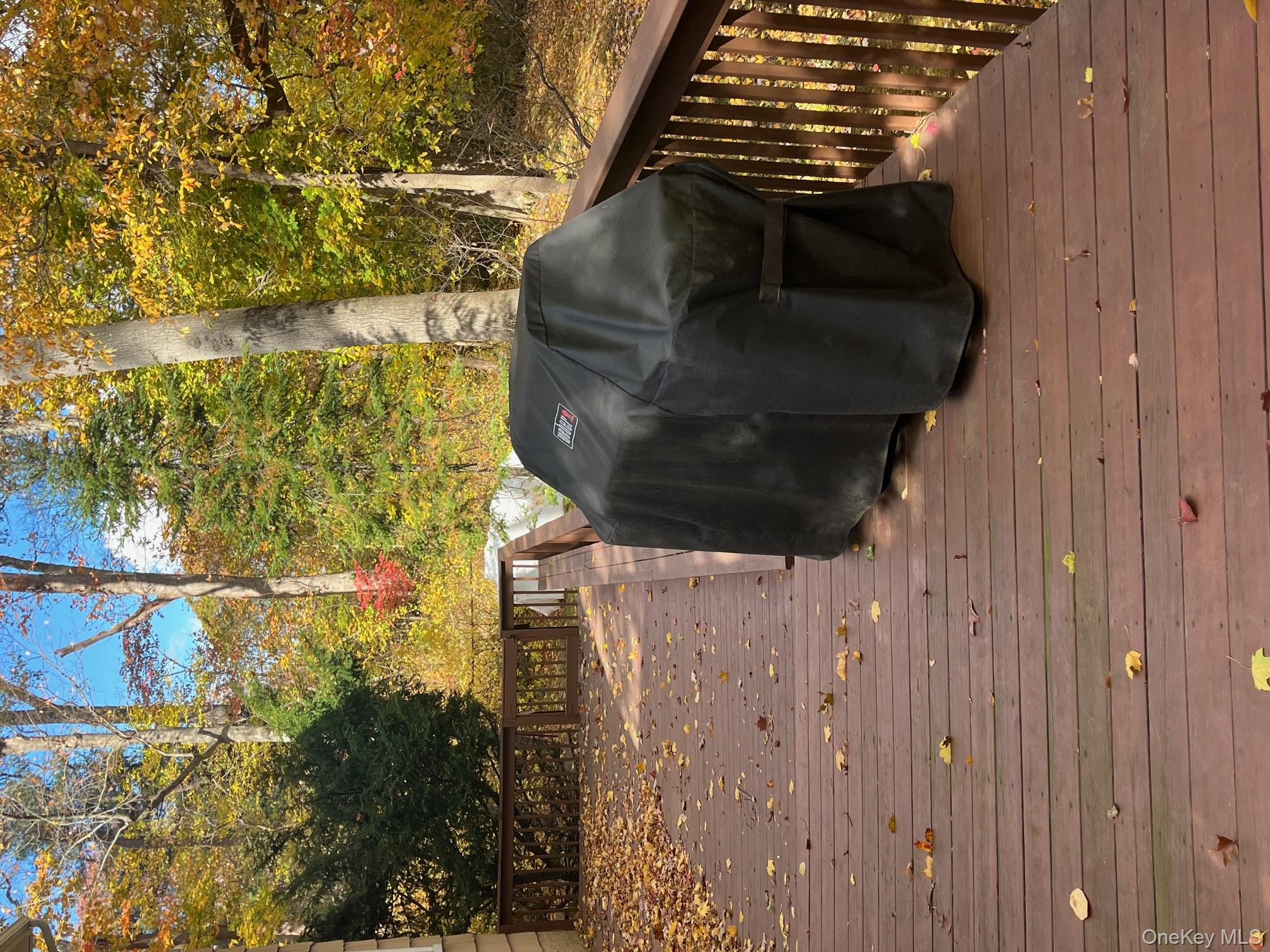 35 High Hills Lane, Huntington Station, NY 11746