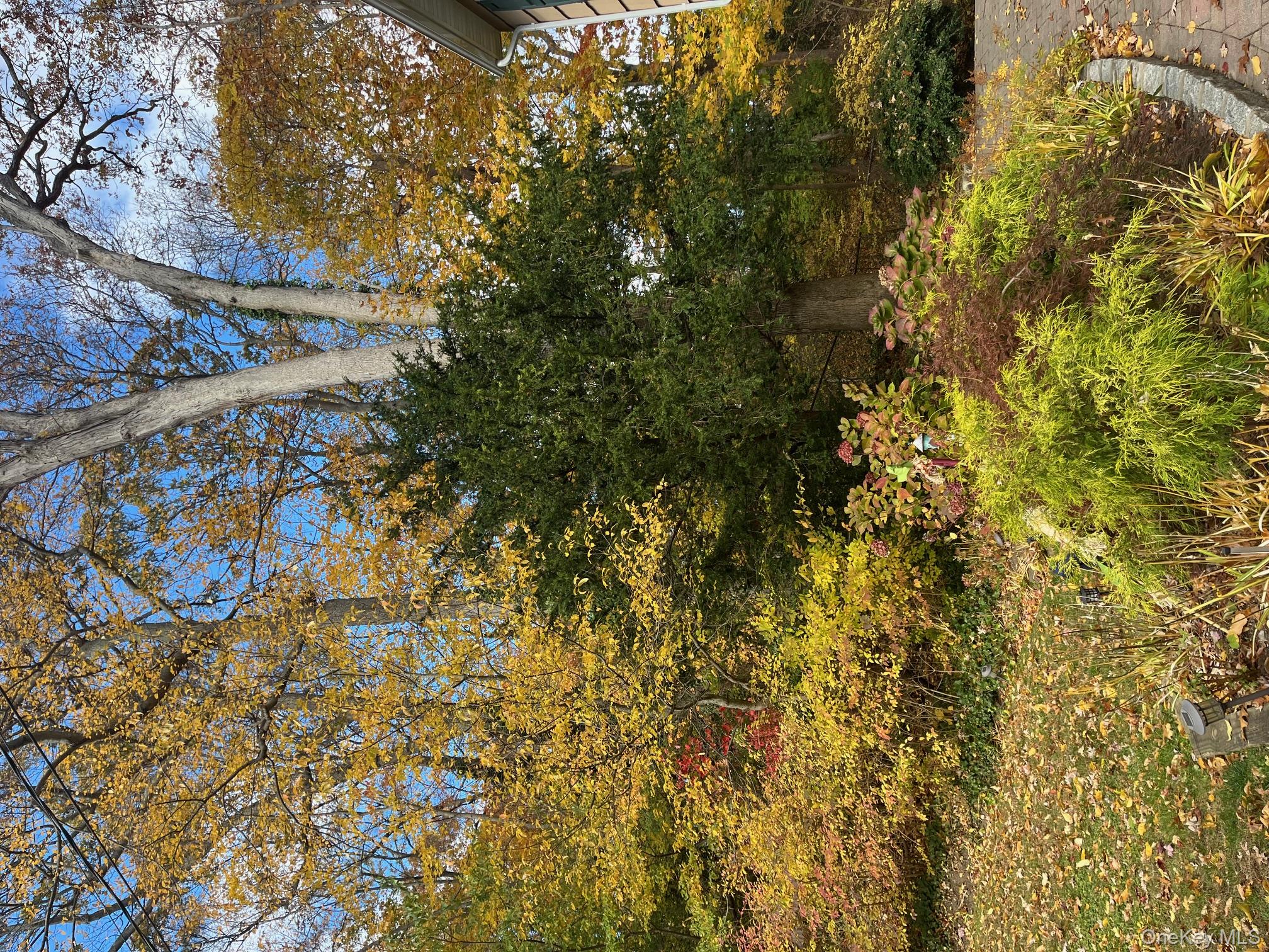 35 High Hills Lane, Huntington Station, NY 11746