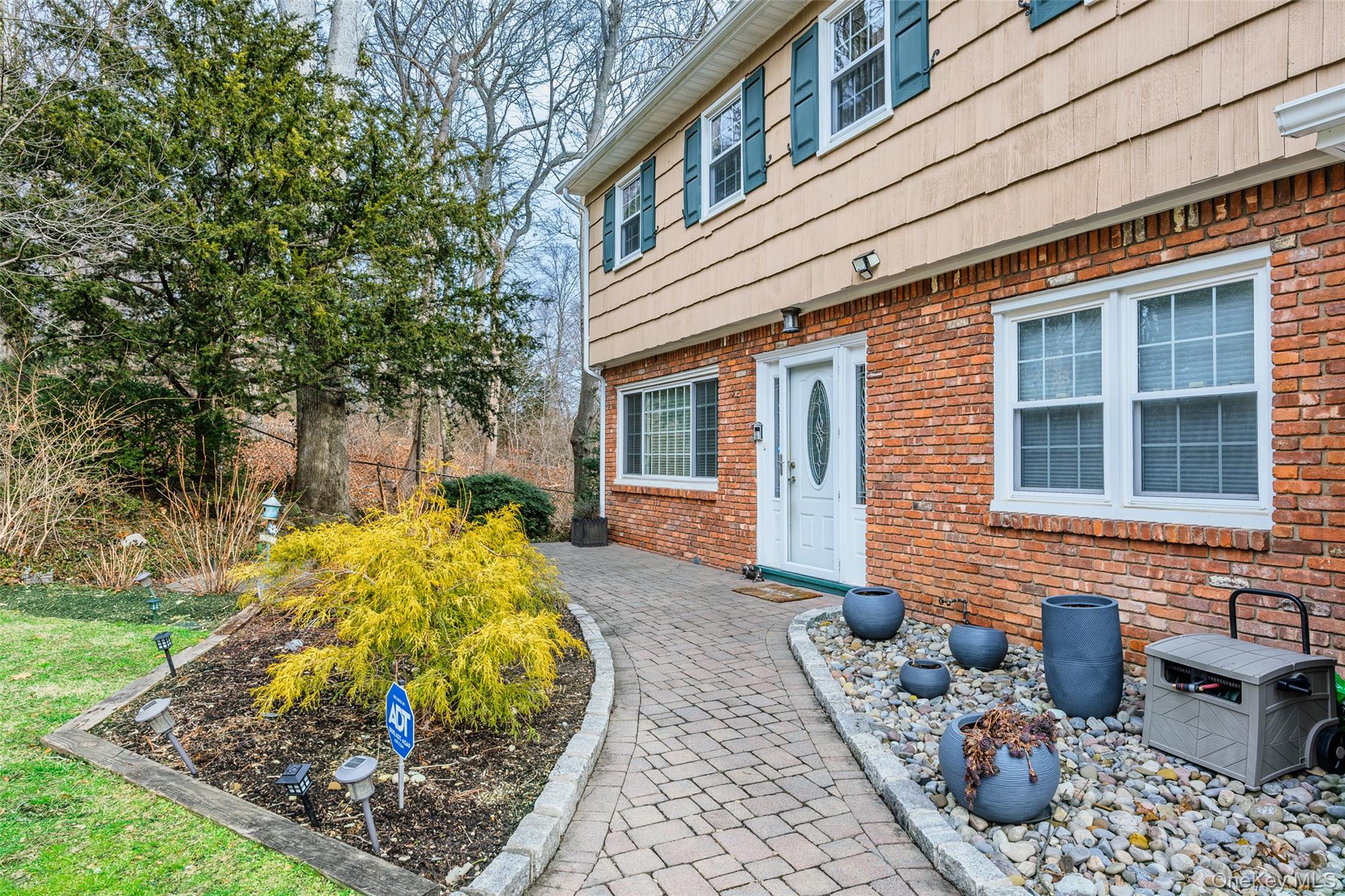 35 High Hills Lane, Huntington Station, NY 11746