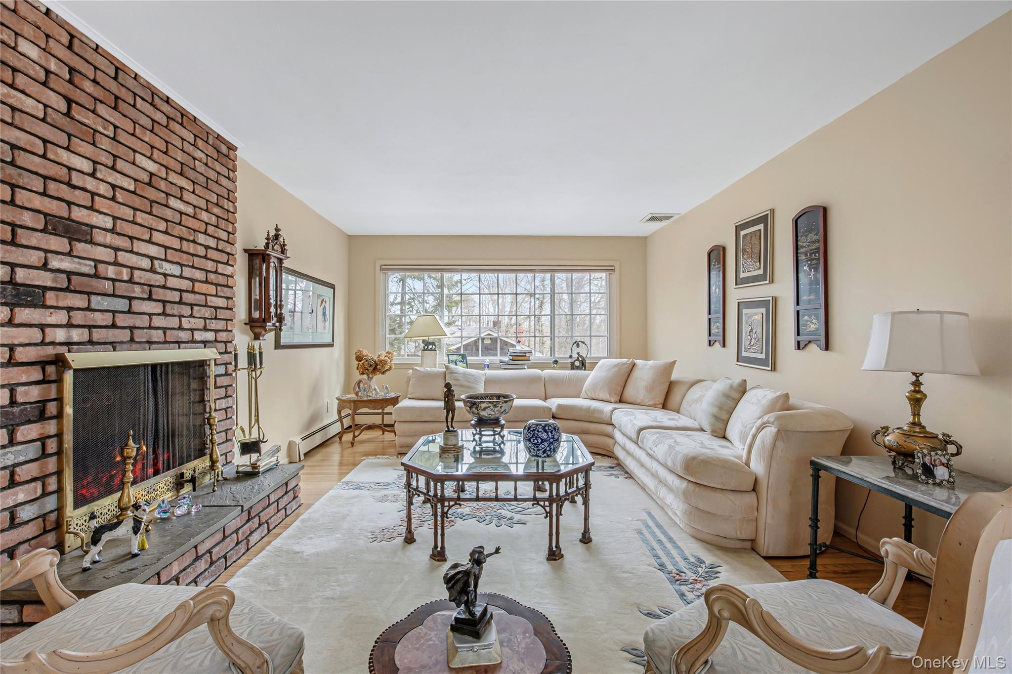 35 High Hills Lane, Huntington Station, NY 11746