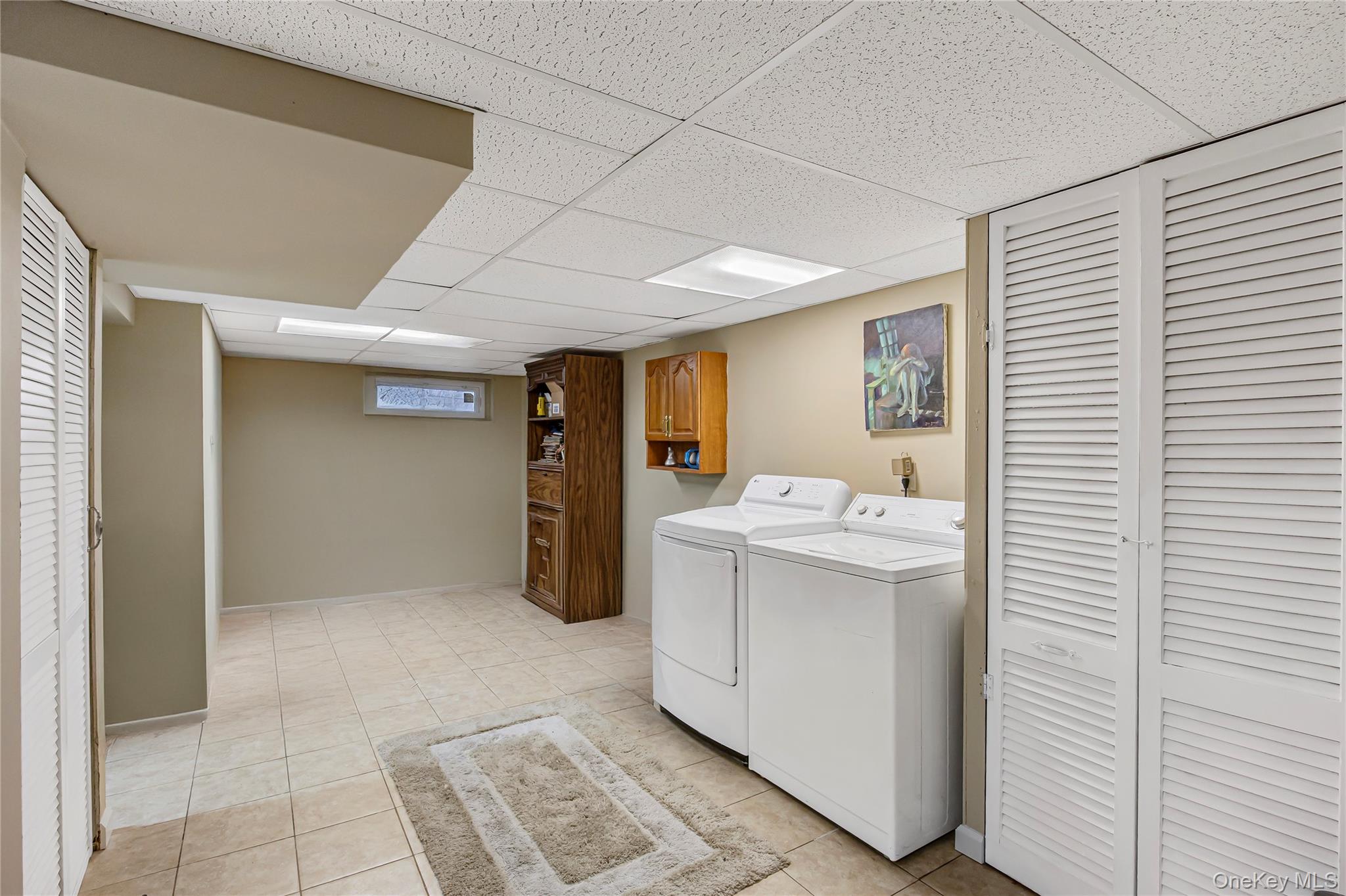 35 High Hills Lane, Huntington Station, NY 11746