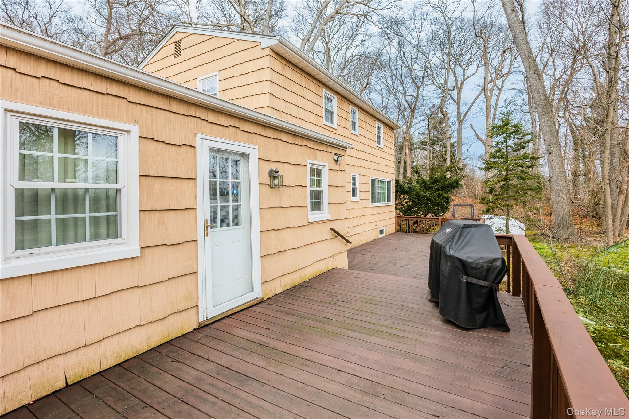 35 High Hills Lane, Huntington Station, NY 11746