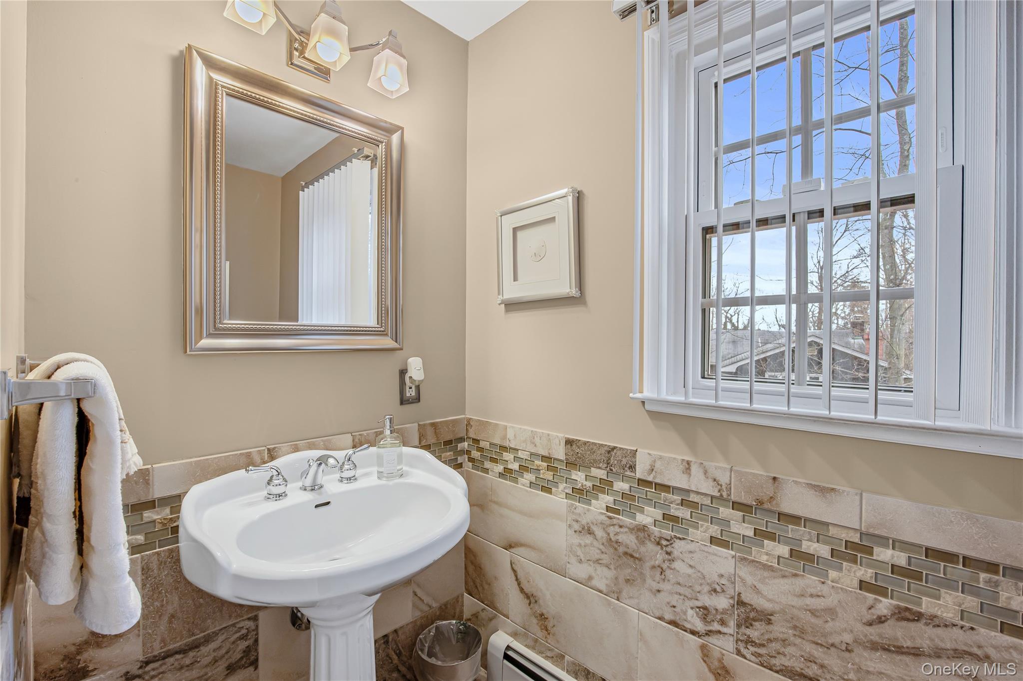 35 High Hills Lane, Huntington Station, NY 11746