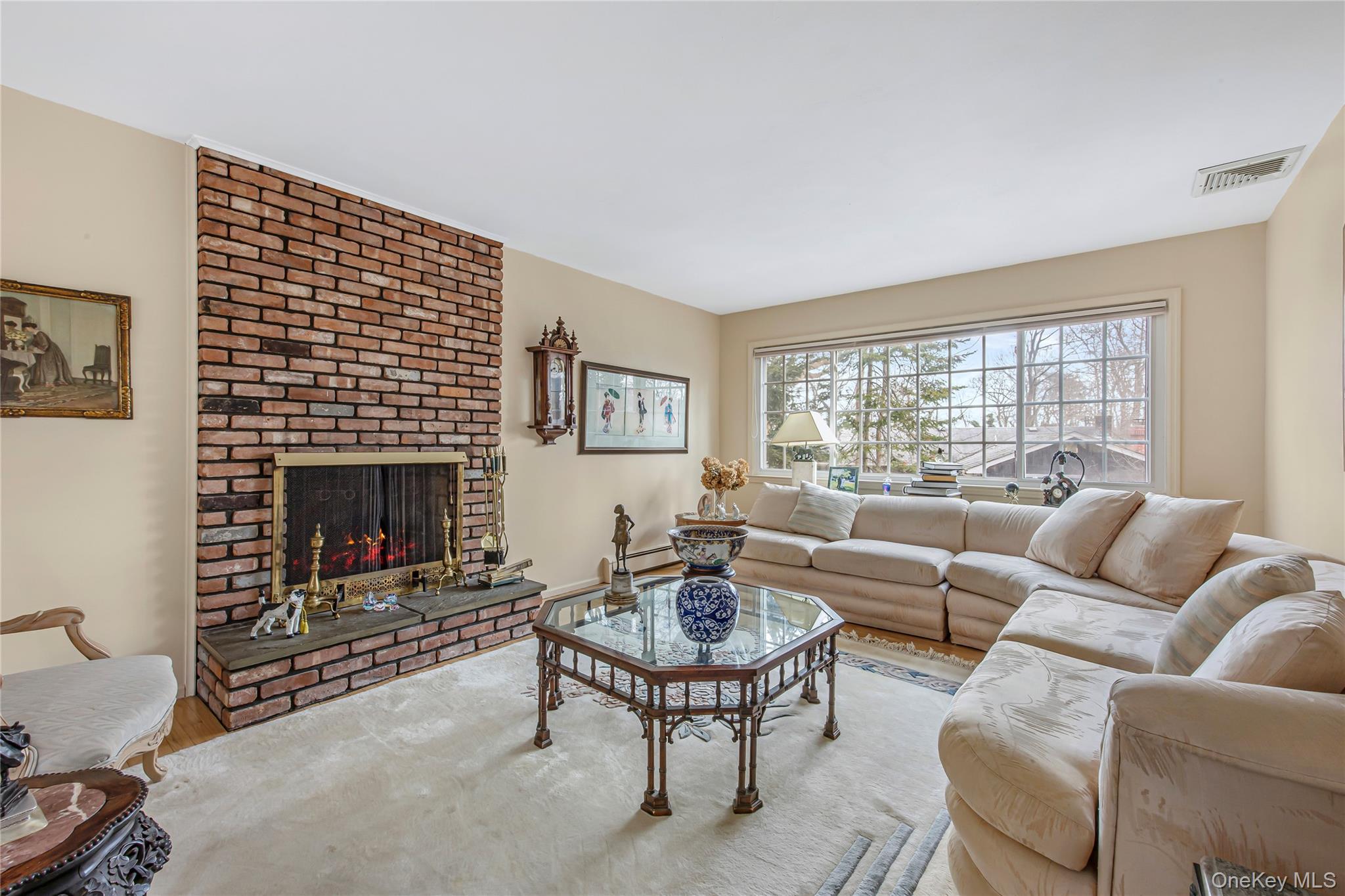 35 High Hills Lane, Huntington Station, NY 11746