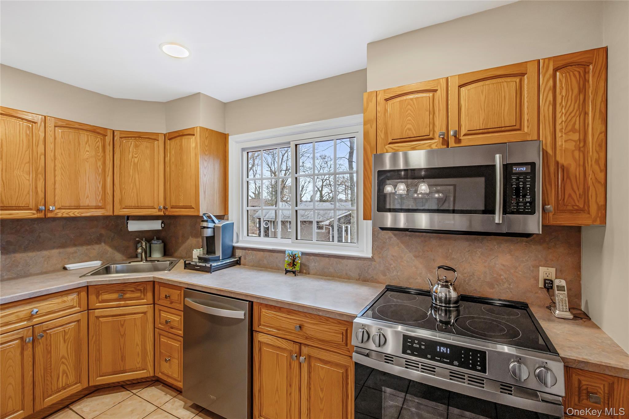 35 High Hills Lane, Huntington Station, NY 11746