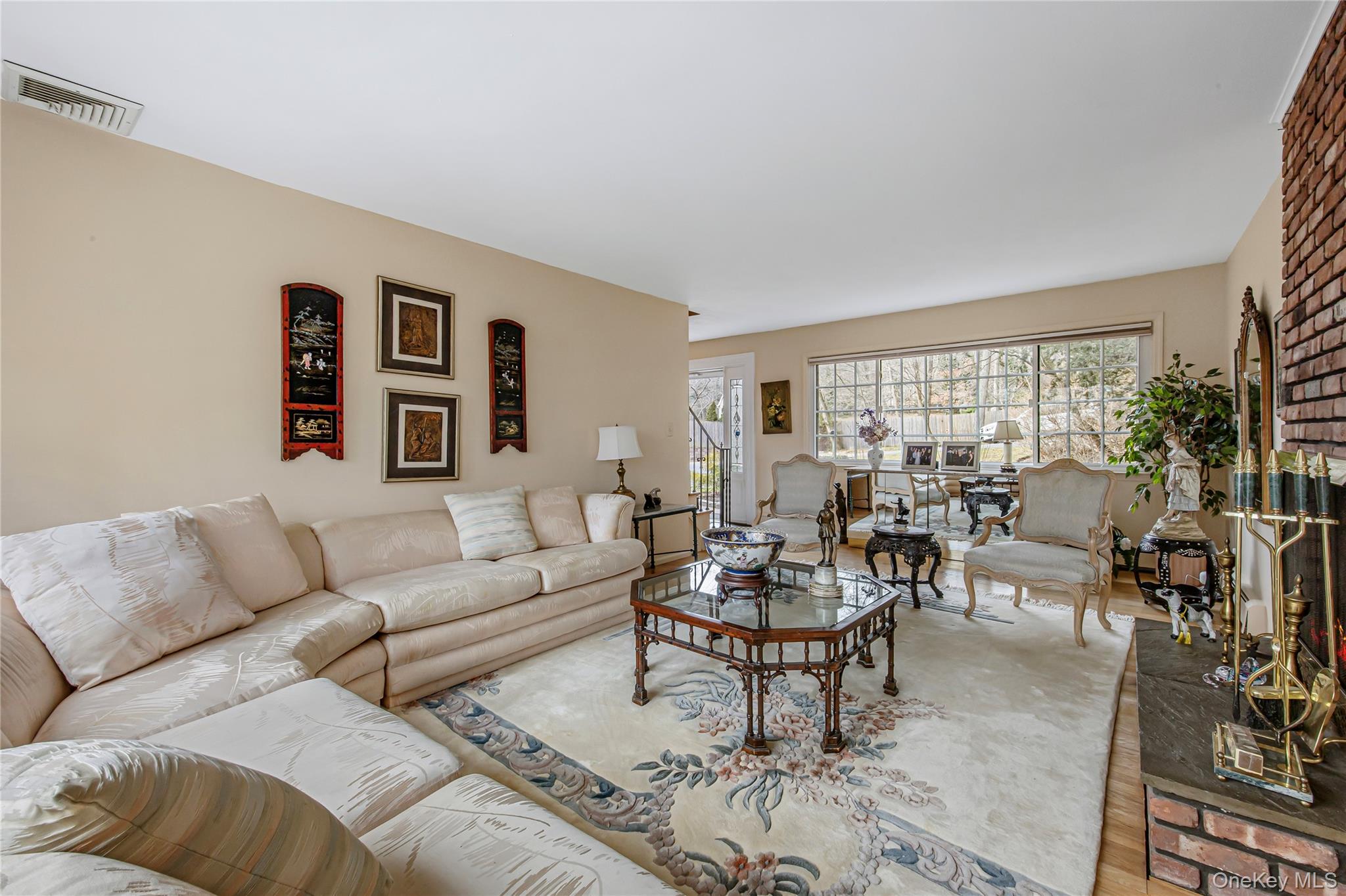 35 High Hills Lane, Huntington Station, NY 11746