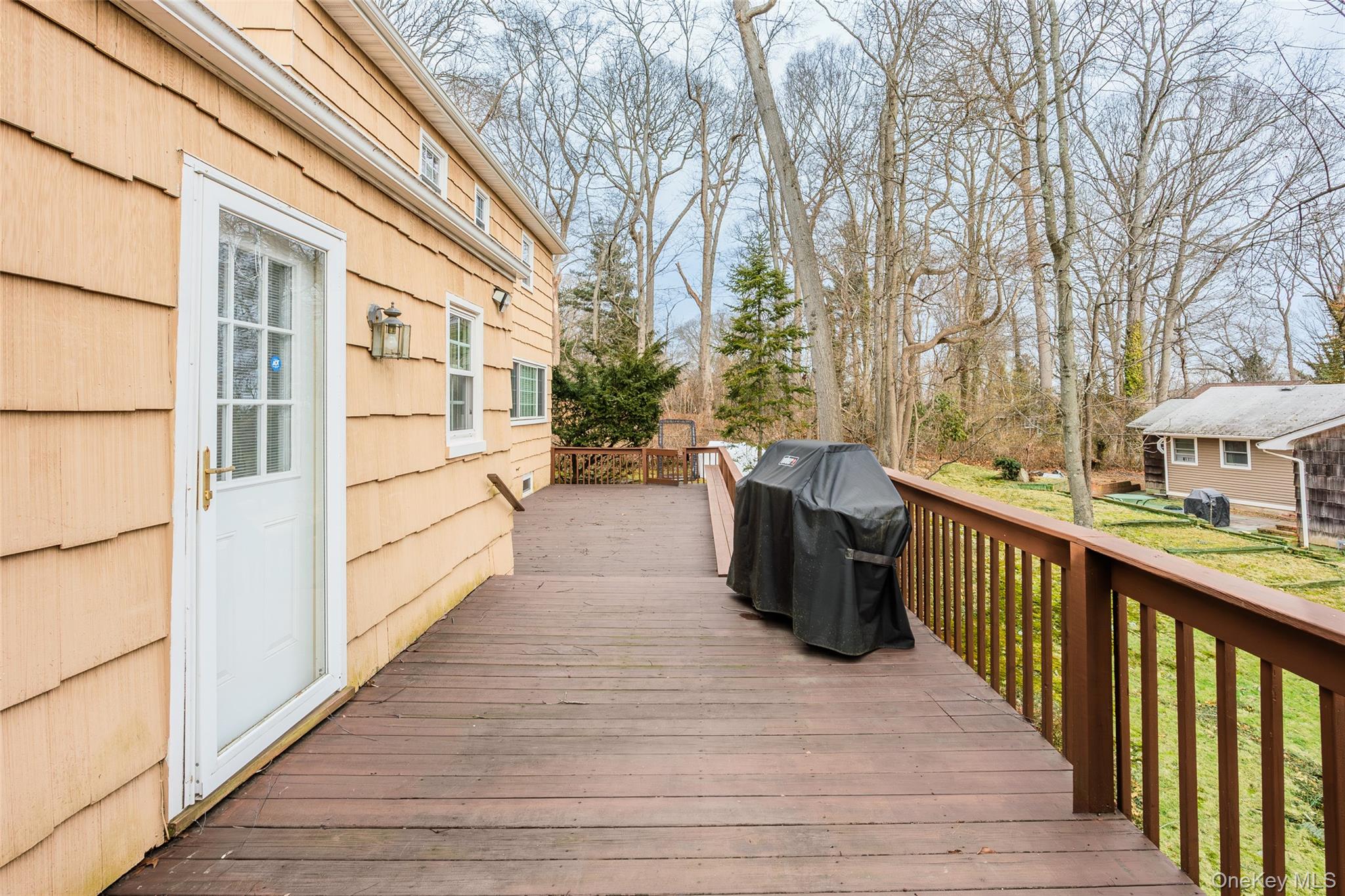 35 High Hills Lane, Huntington Station, NY 11746