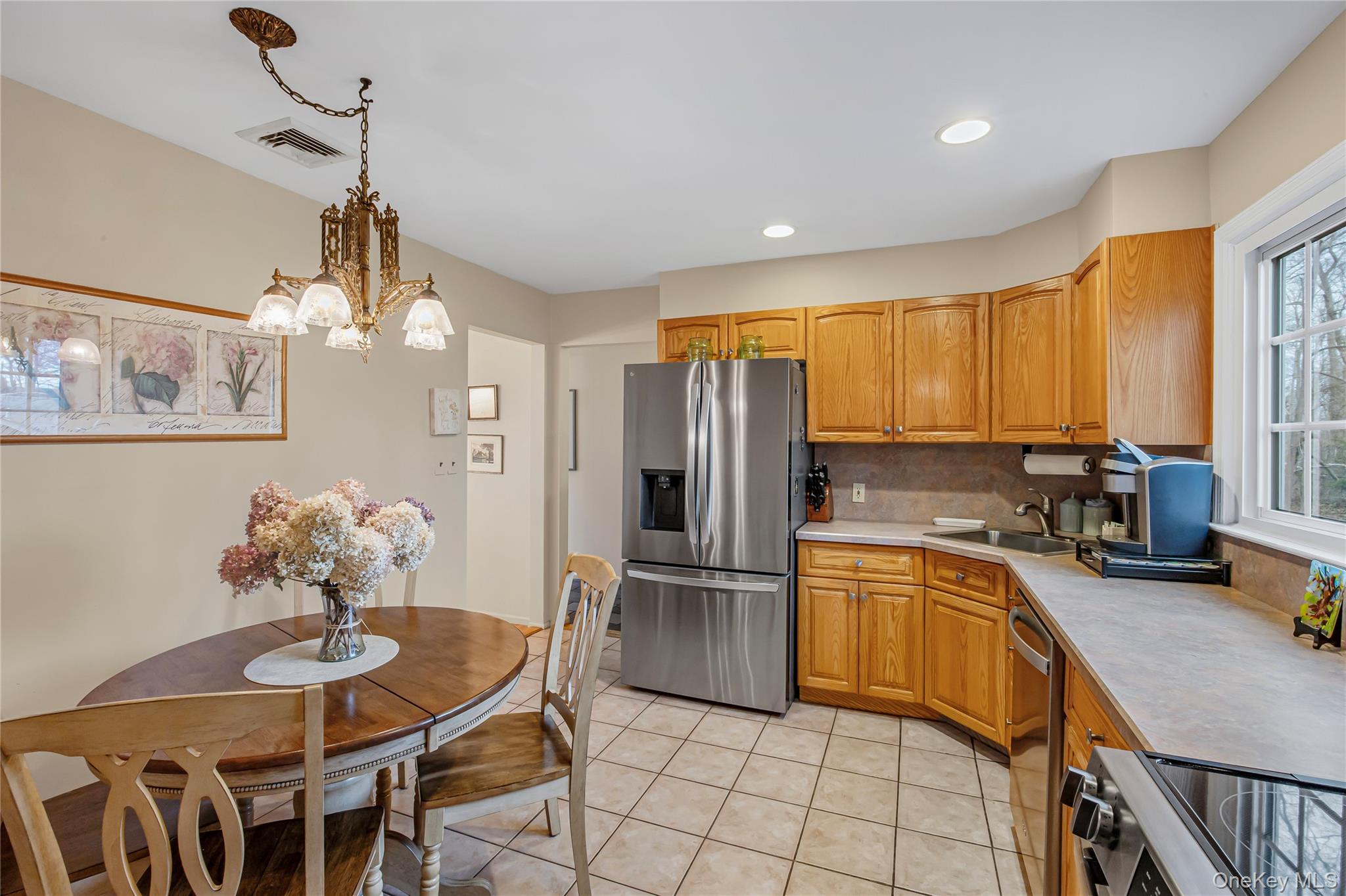 35 High Hills Lane, Huntington Station, NY 11746