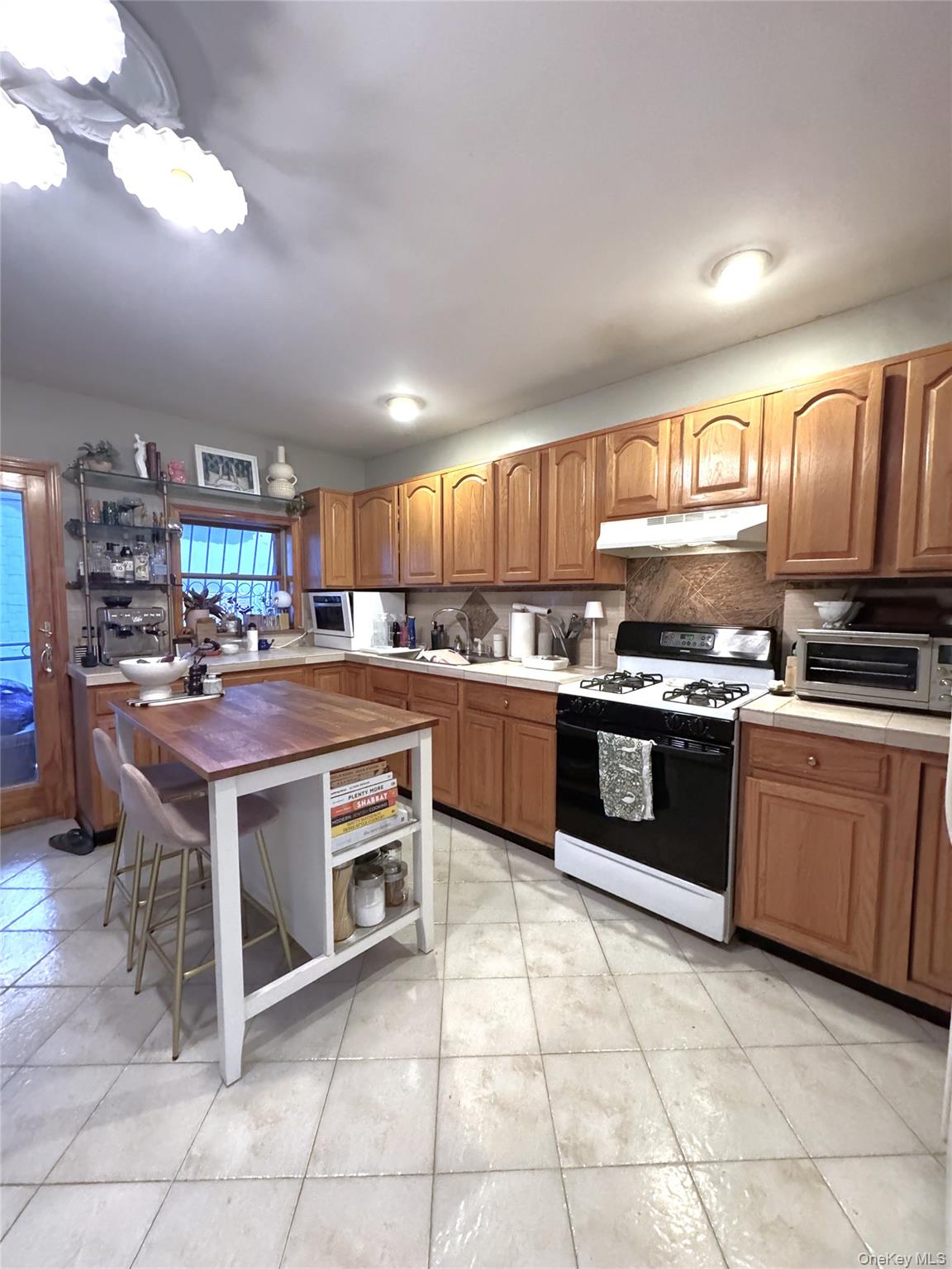 396 Graham Avenue, Brooklyn, NY 11211