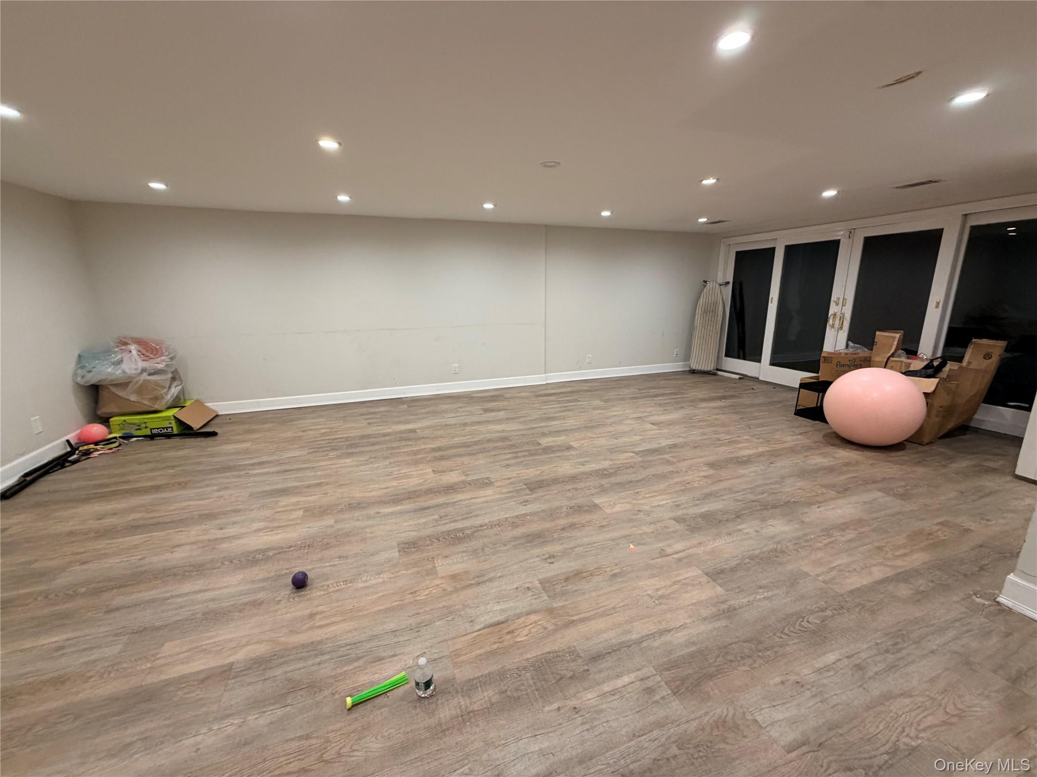 48 Robin Lane, Plainview, NY 11803