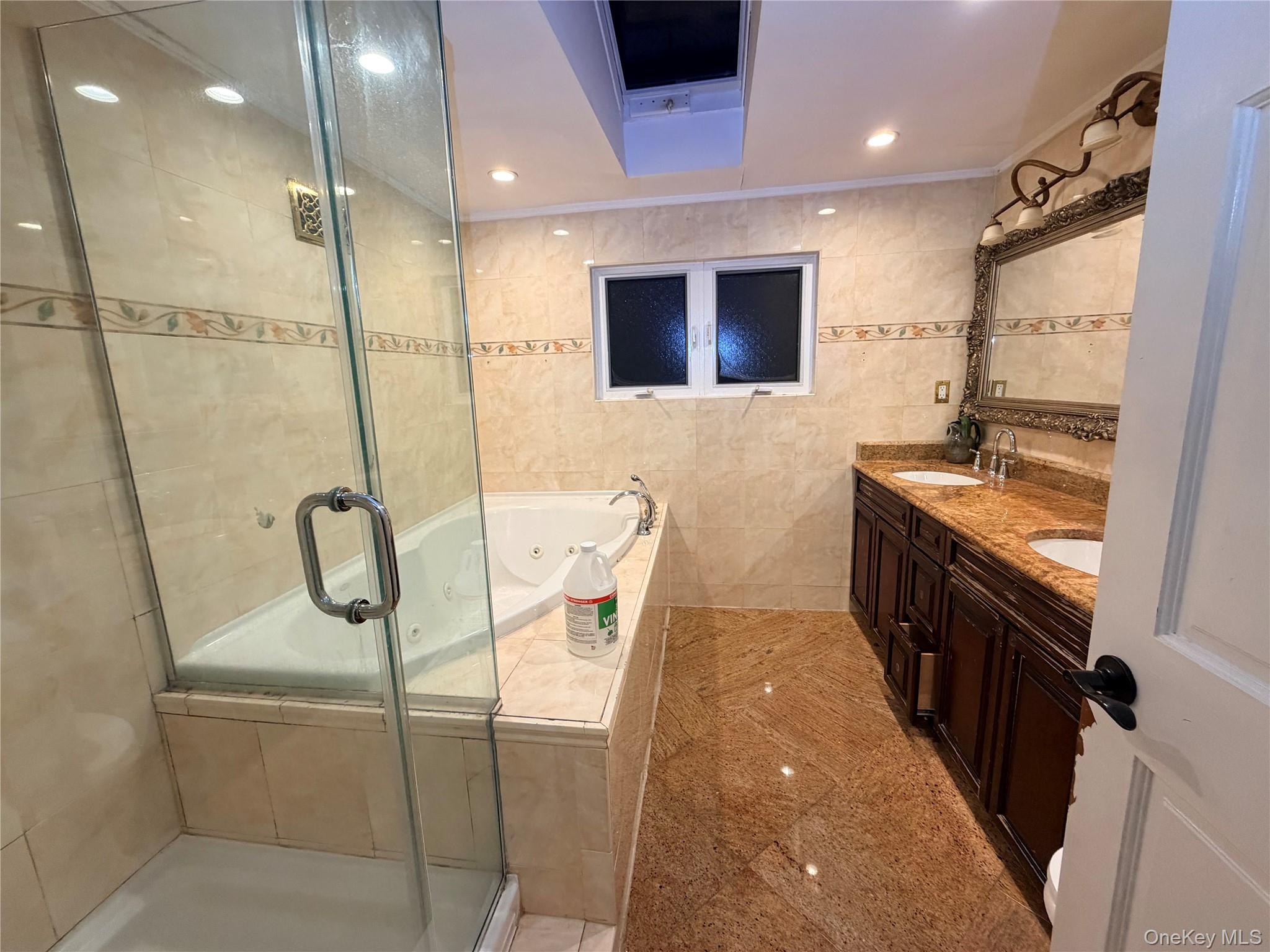 48 Robin Lane, Plainview, NY 11803