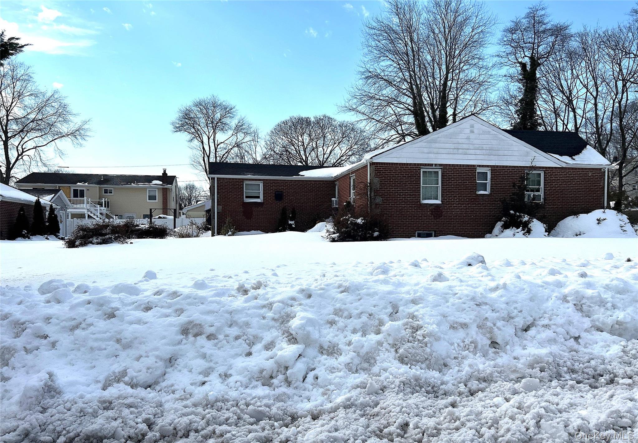 38 Hilltop Lane, Wheatley Heights, NY 11798