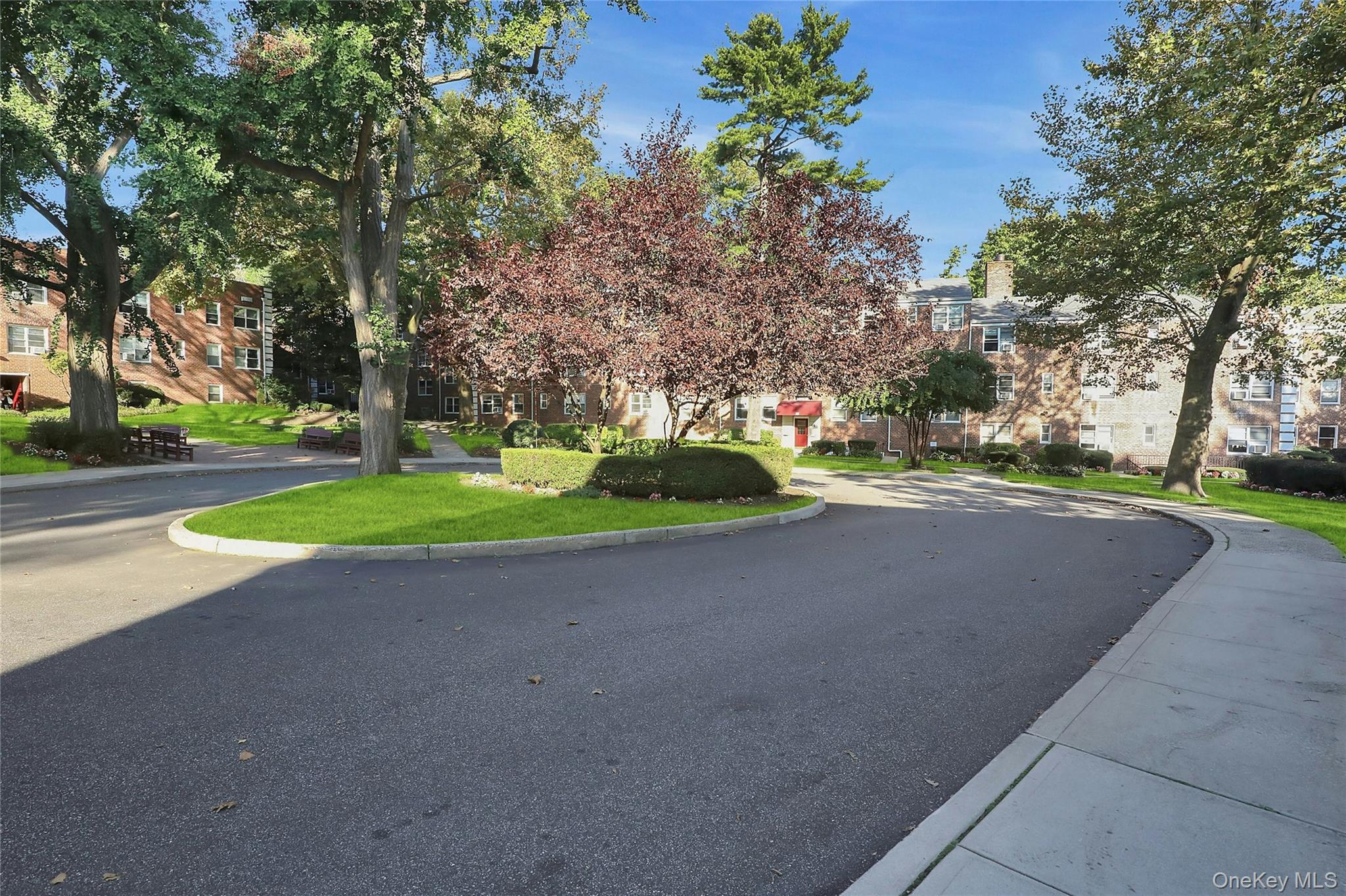 3 Edwards Street # 1 G, Roslyn Heights, NY 11577