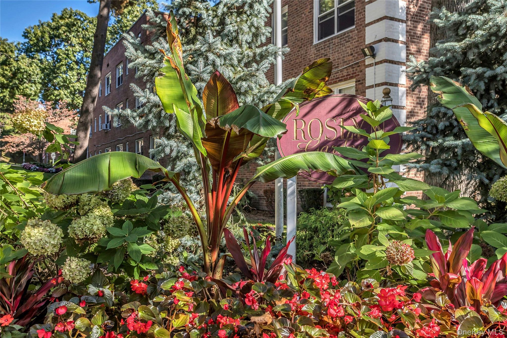 3 Edwards Street # 1 G, Roslyn Heights, NY 11577