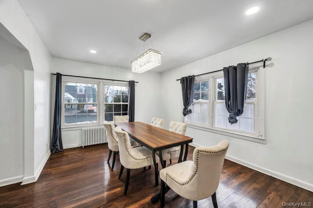 212 Bergen Court, Copiague, NY 11726