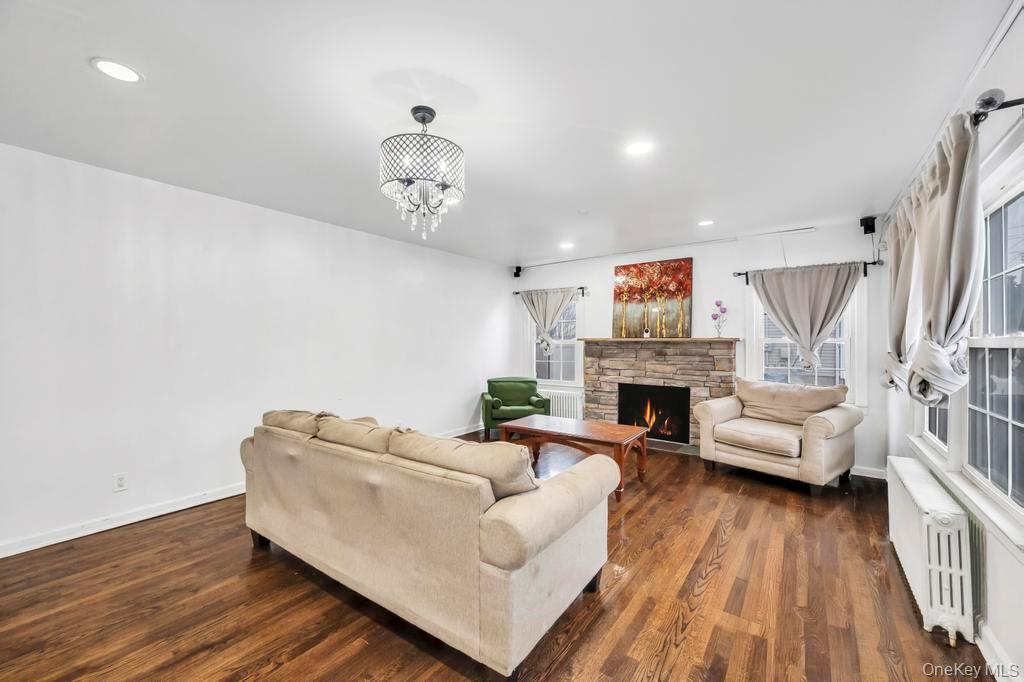 212 Bergen Court, Copiague, NY 11726